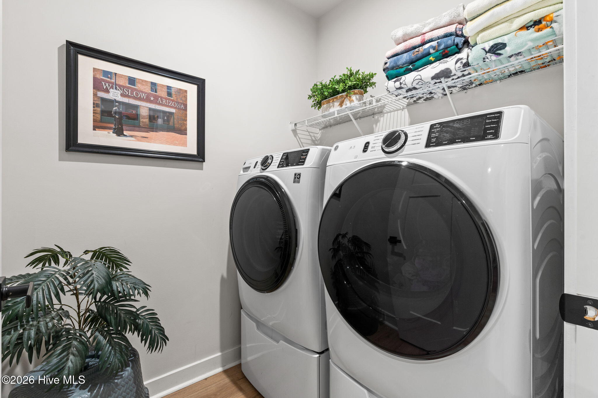 100550321 | Photo 26