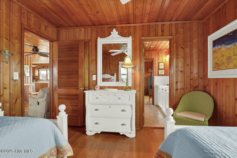 100524042 | Photo 22