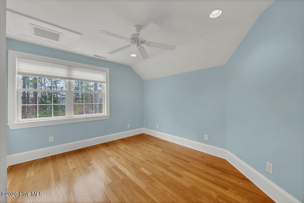 100557041 | Photo 38