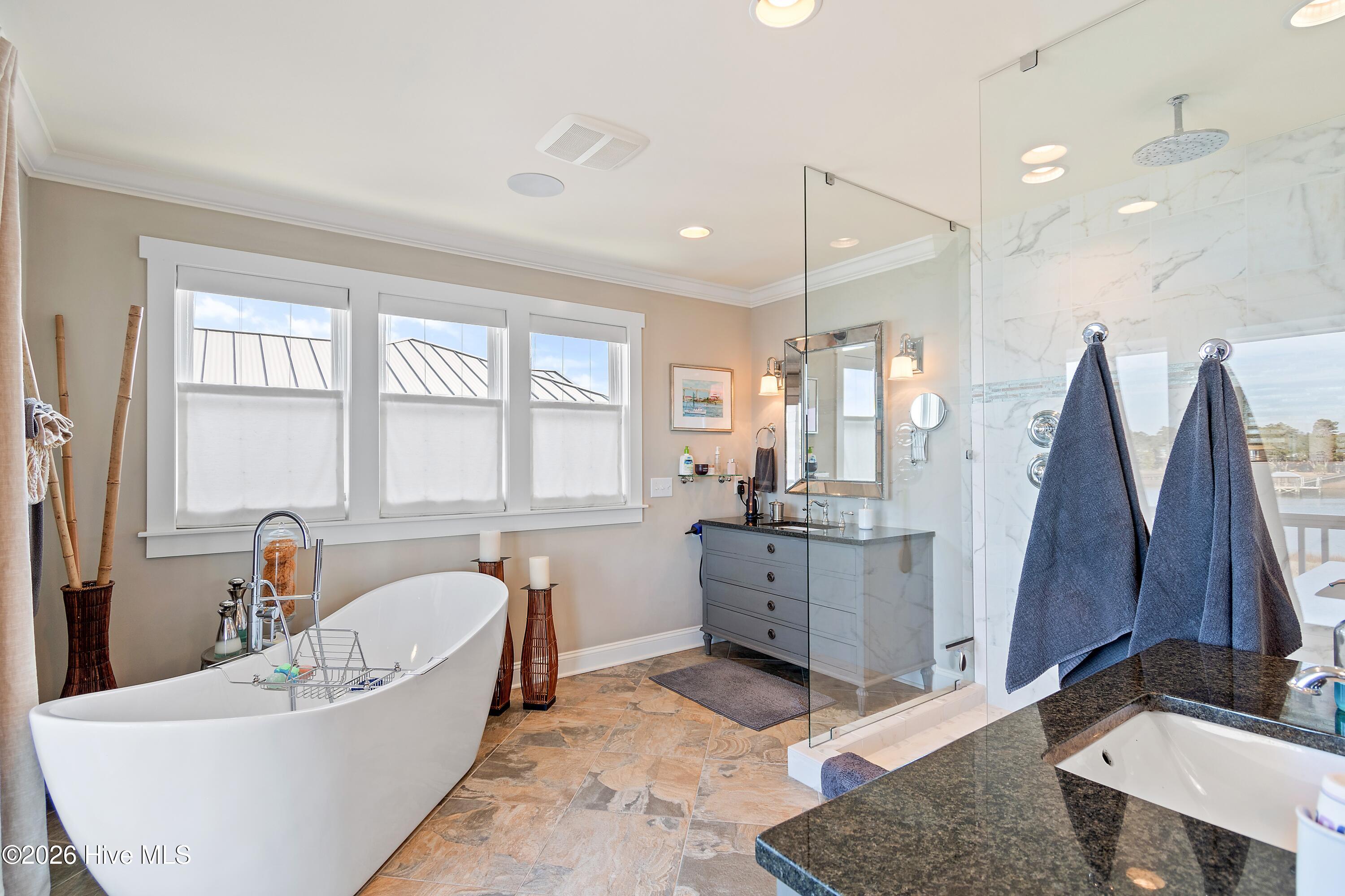 100547870 | Photo 44