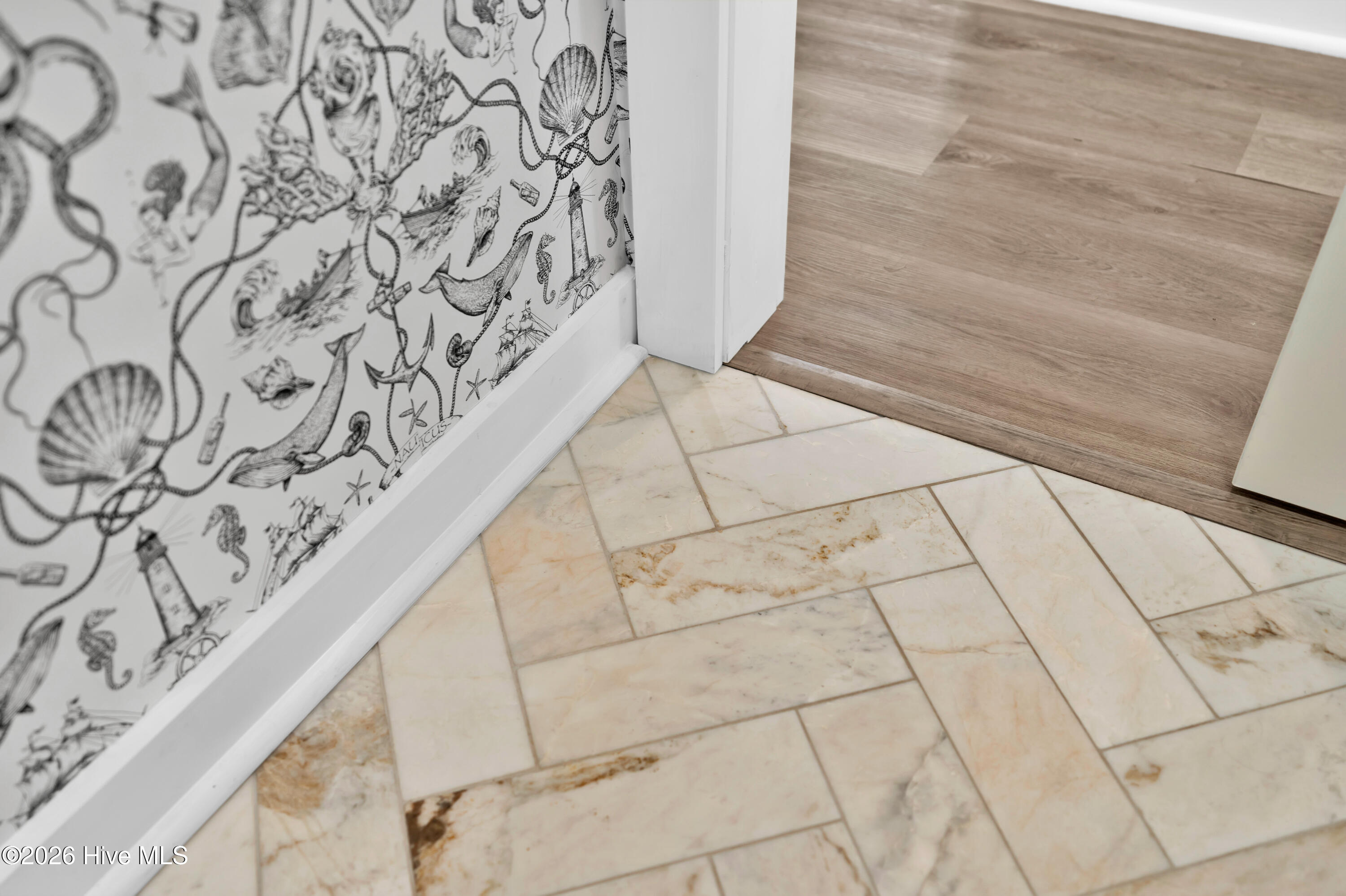 100549465 | Photo 12