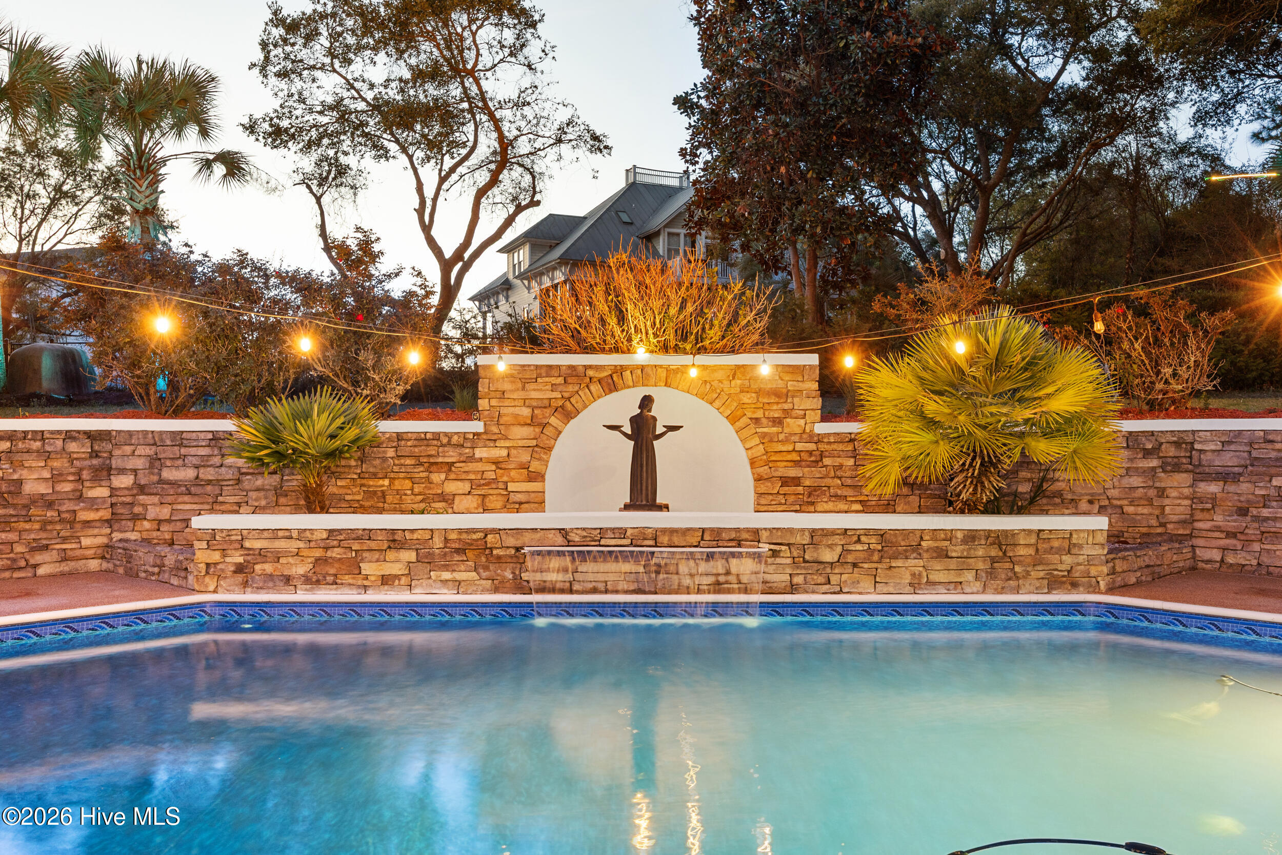 100567542 | Photo 95