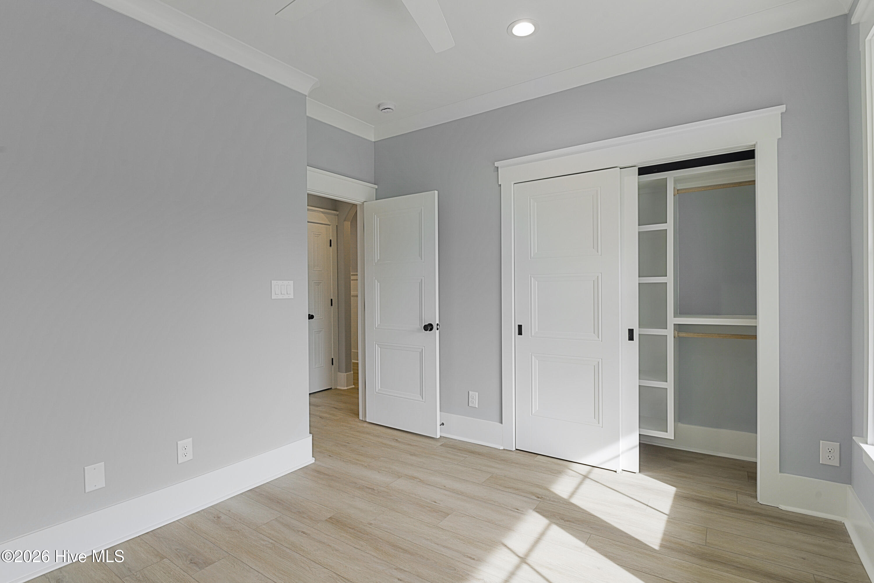 100547114 | Photo 14