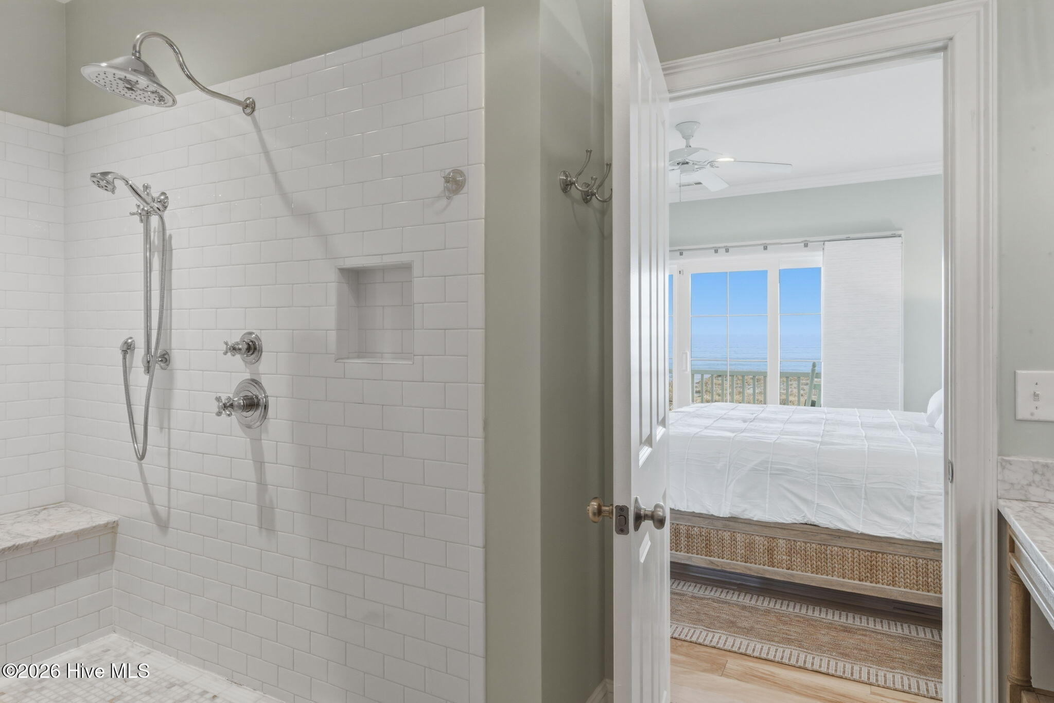 100555473 | Photo 26