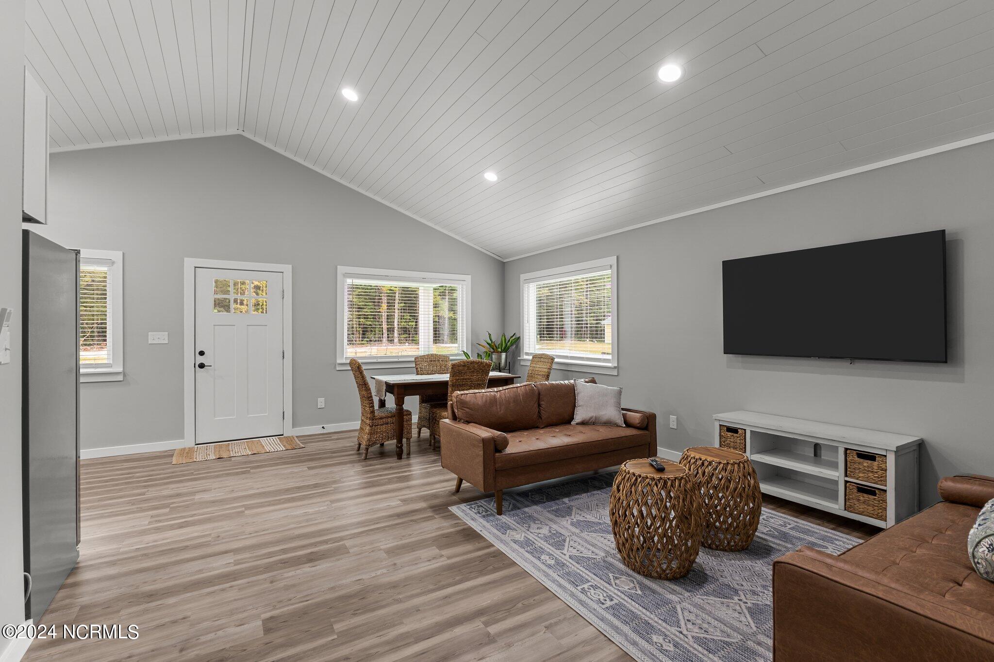 100533276 | Photo 14