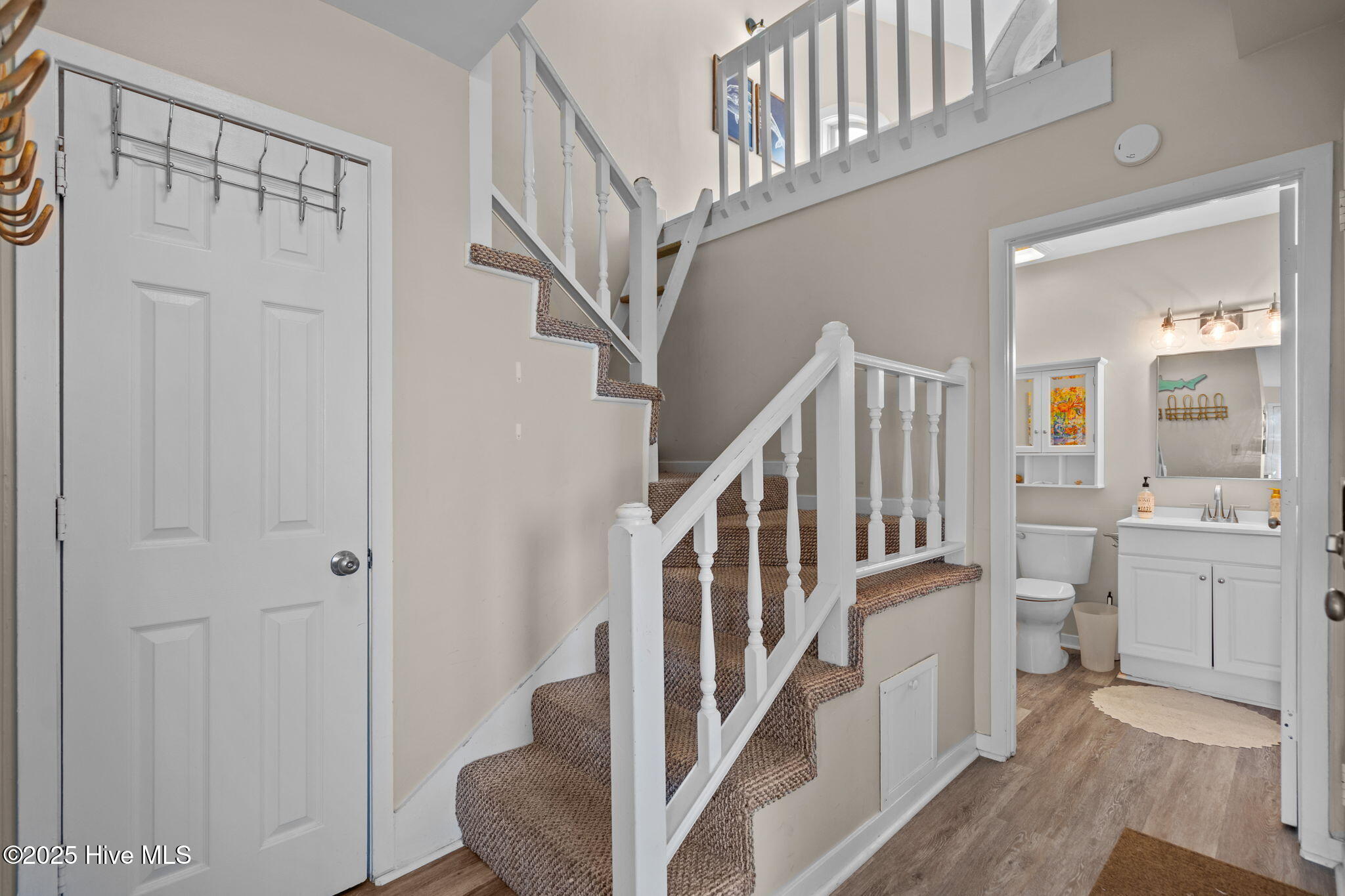 100540801 | Photo 12