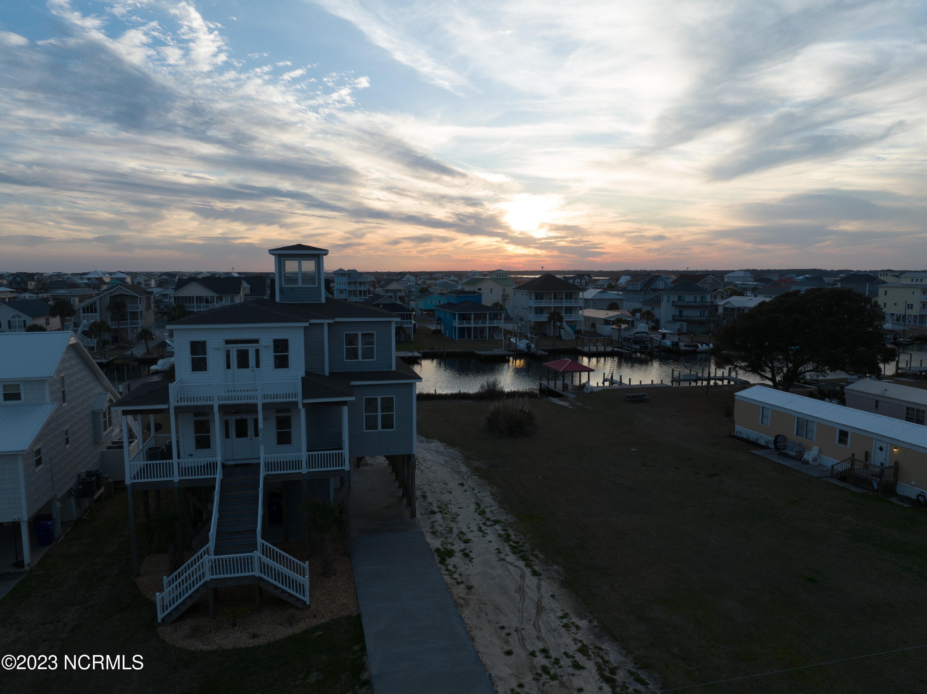 100525018 | Photo 41