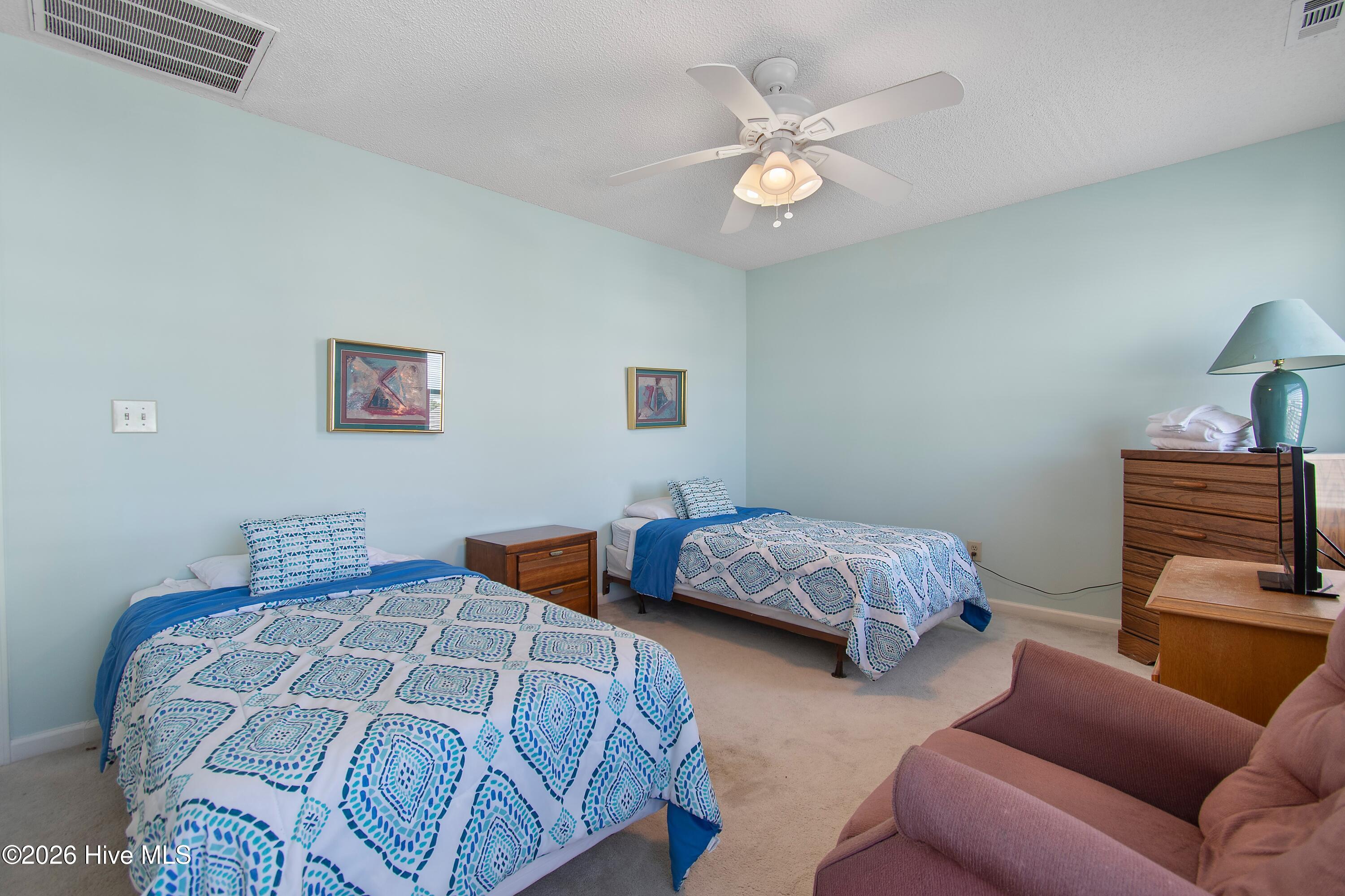 100558729 | Photo 41