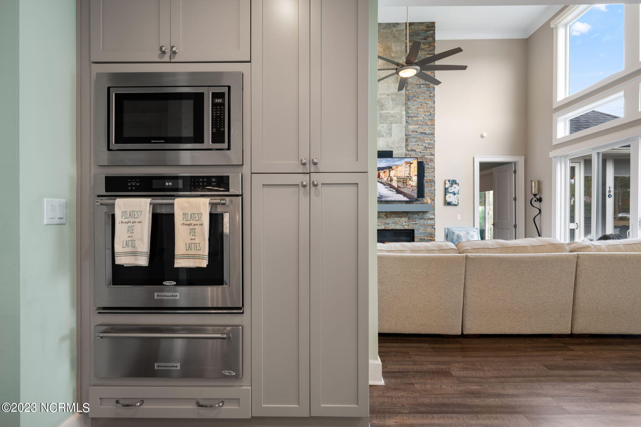 100563766 | Photo 21