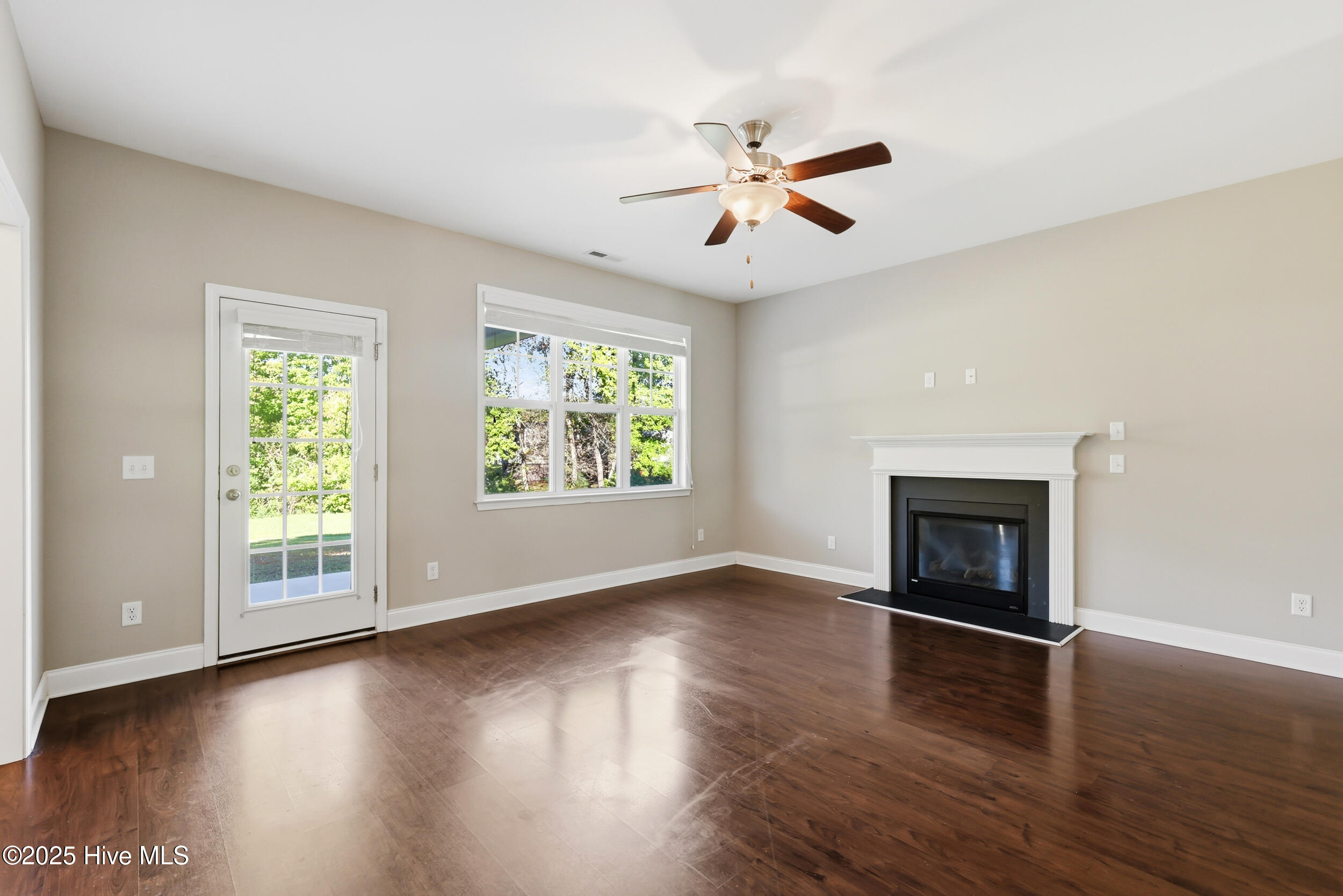 100537406 | Photo 12