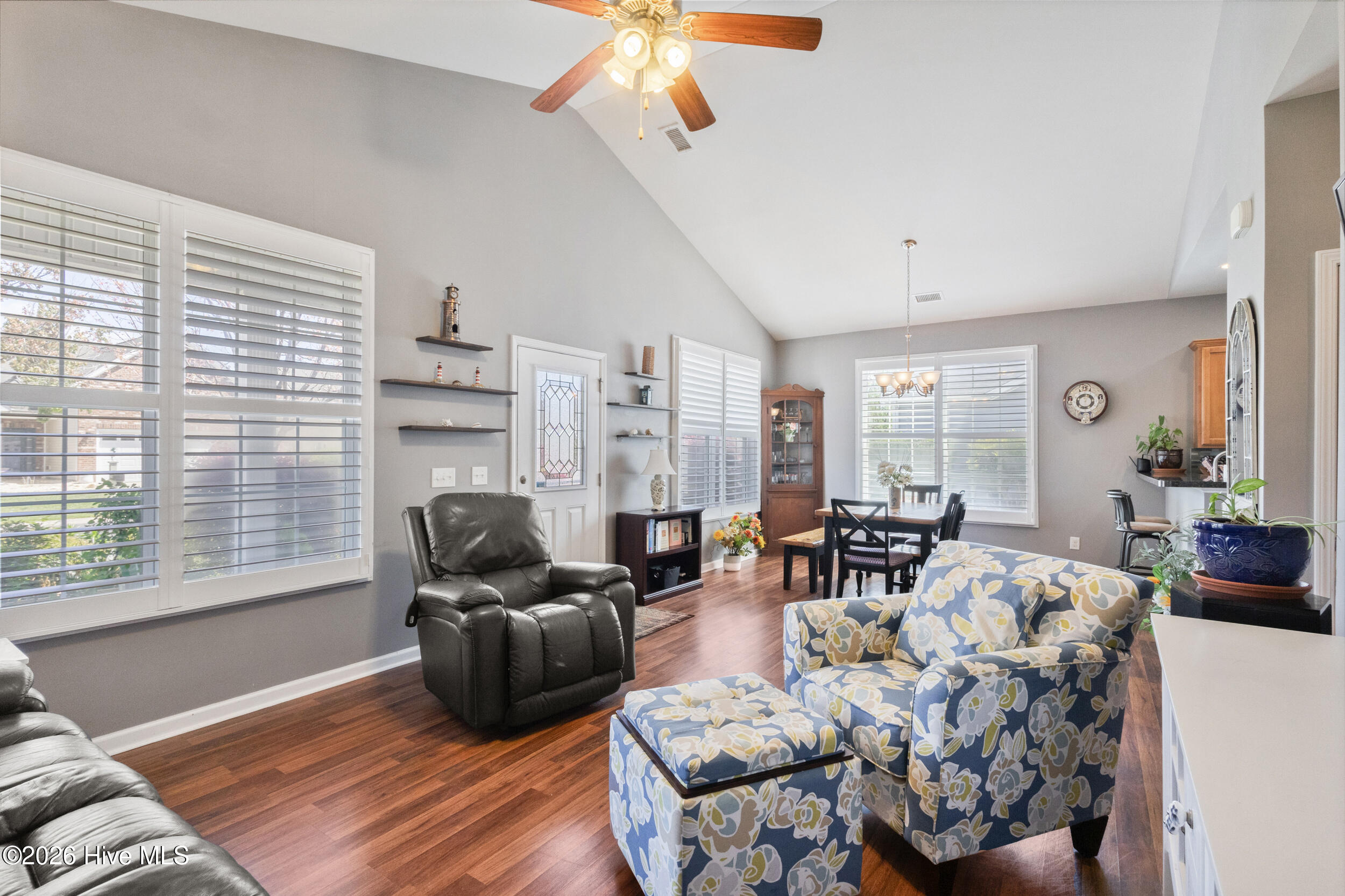 100565406 | Photo 18