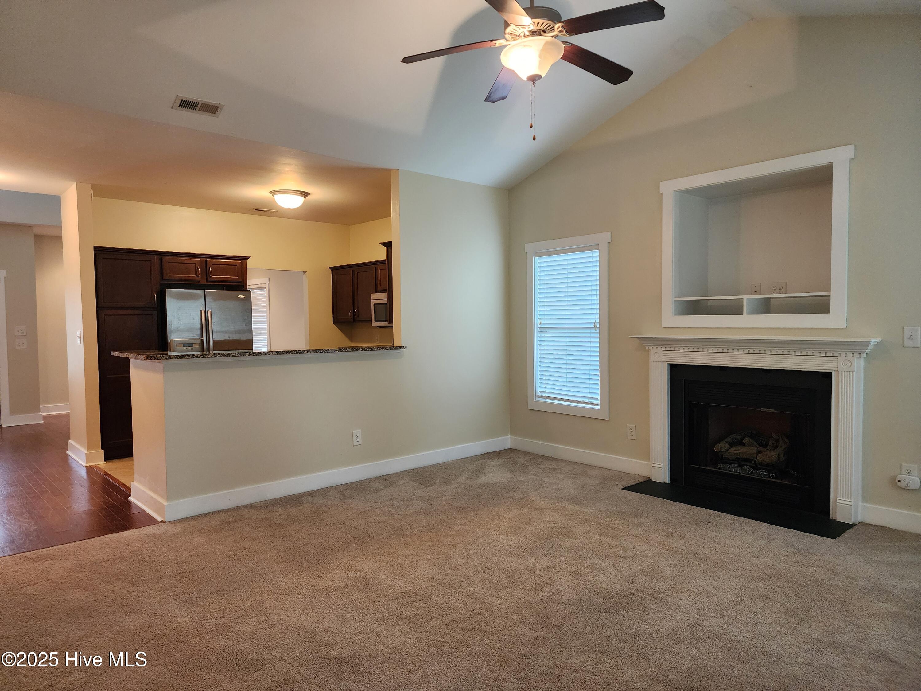 100569156 | Photo 16