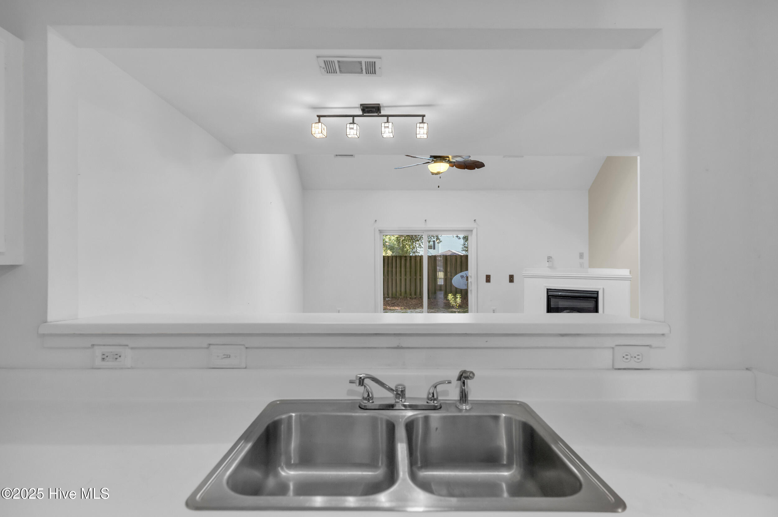 4804 College Road S, Wilmington, NC 28412 – photo 12: Kitchen Open to Living