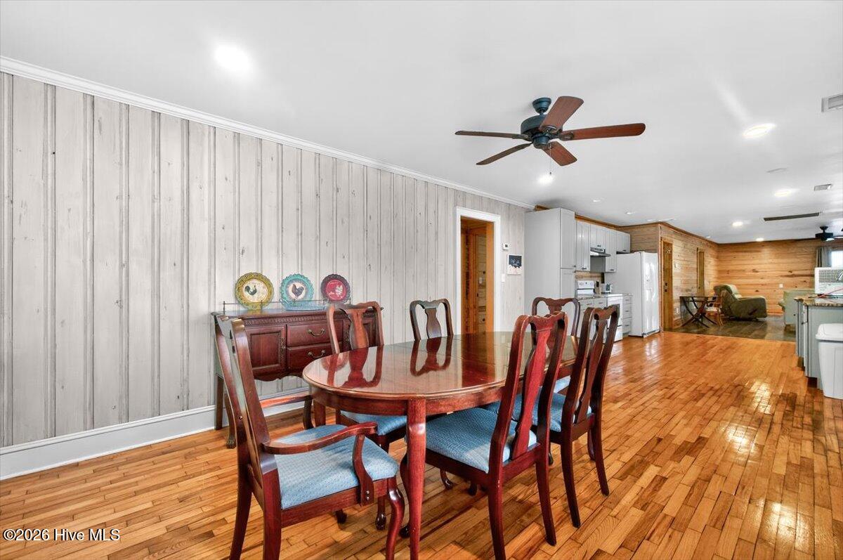 100551580 | Photo 35