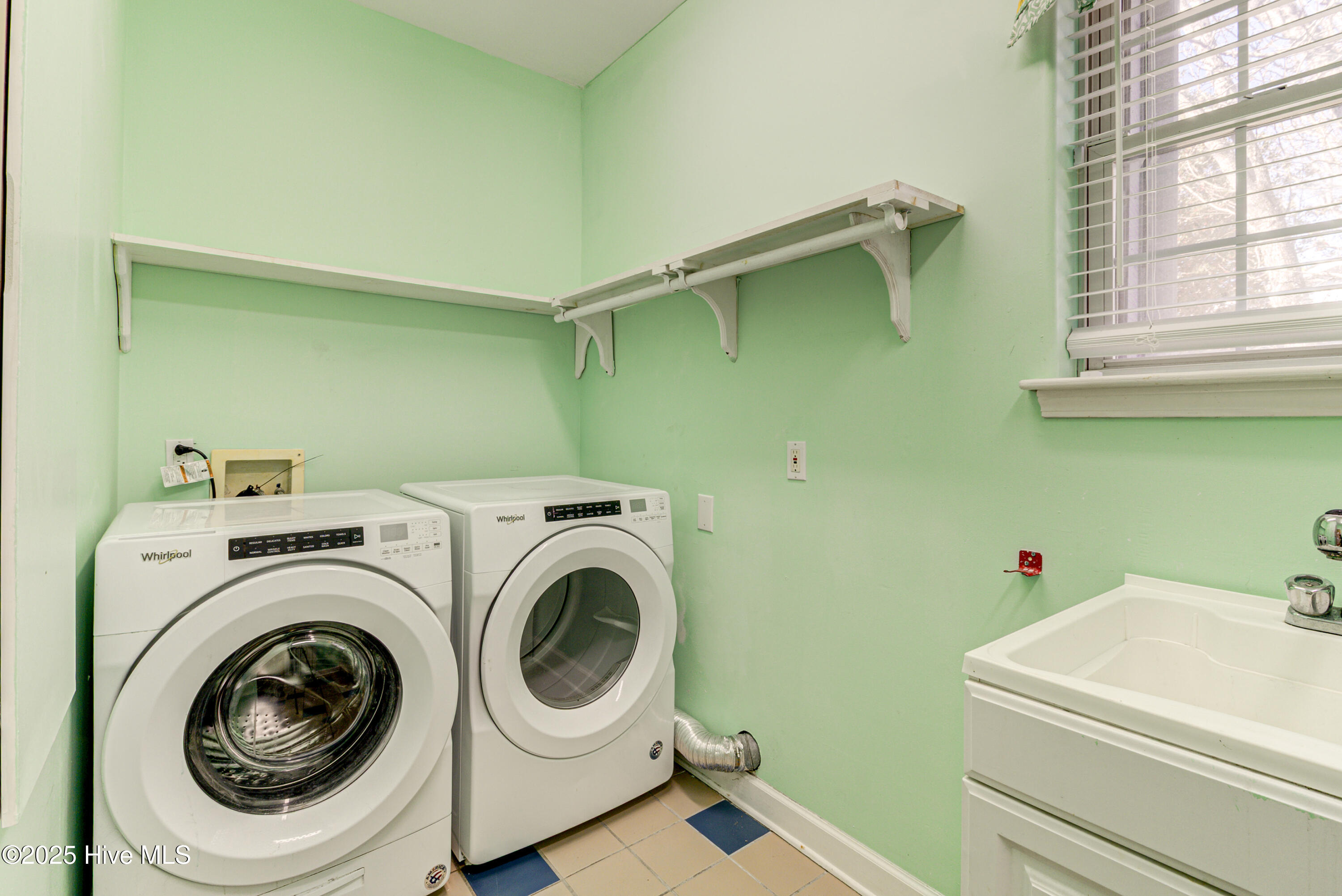 100490951 | Photo 35