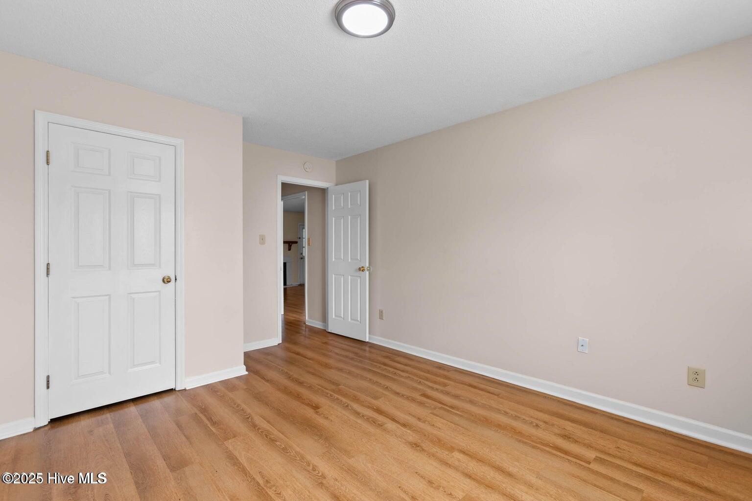 100545292 | Photo 16