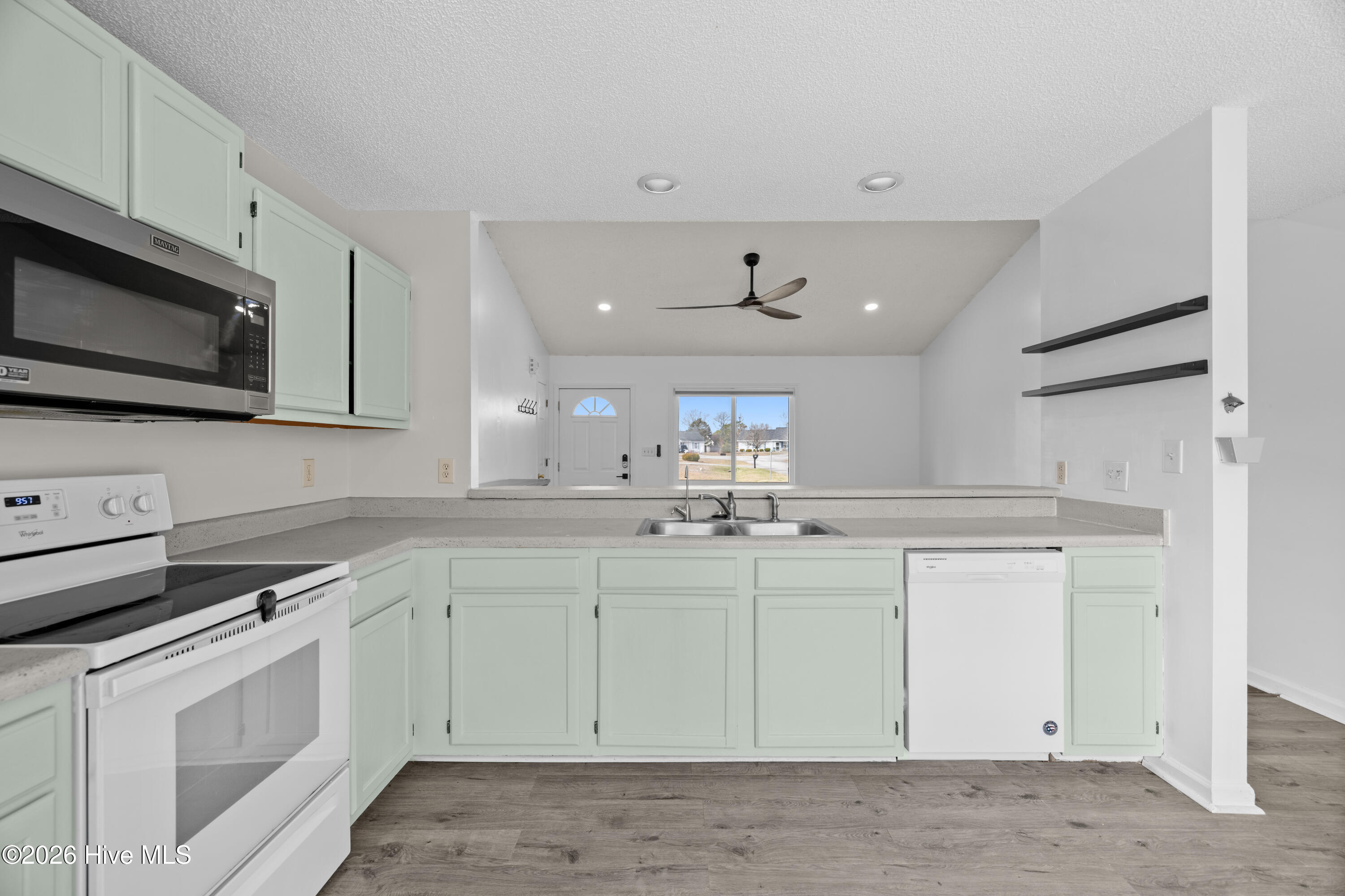 100556081 | Photo 15