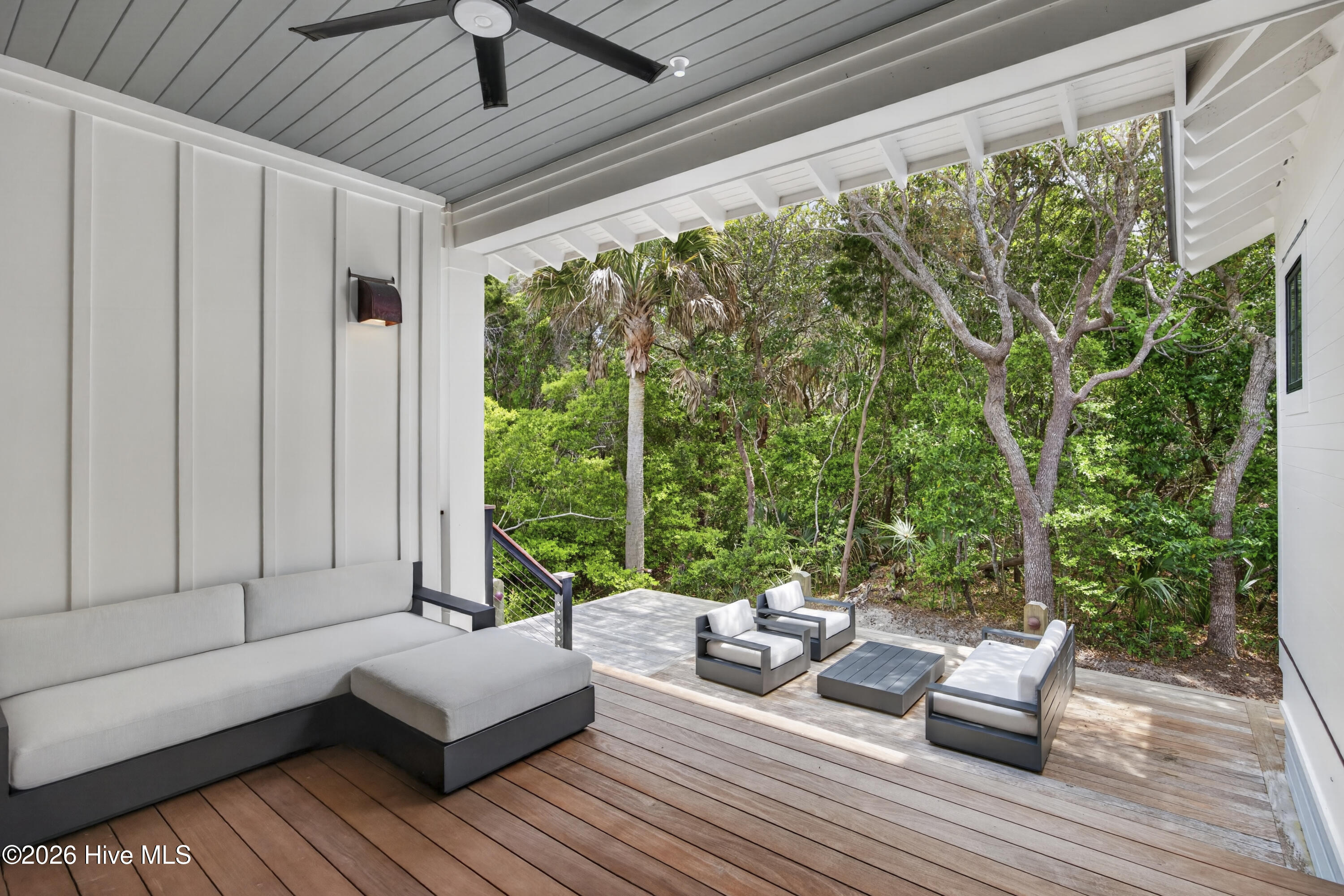 100566186 | Photo 34