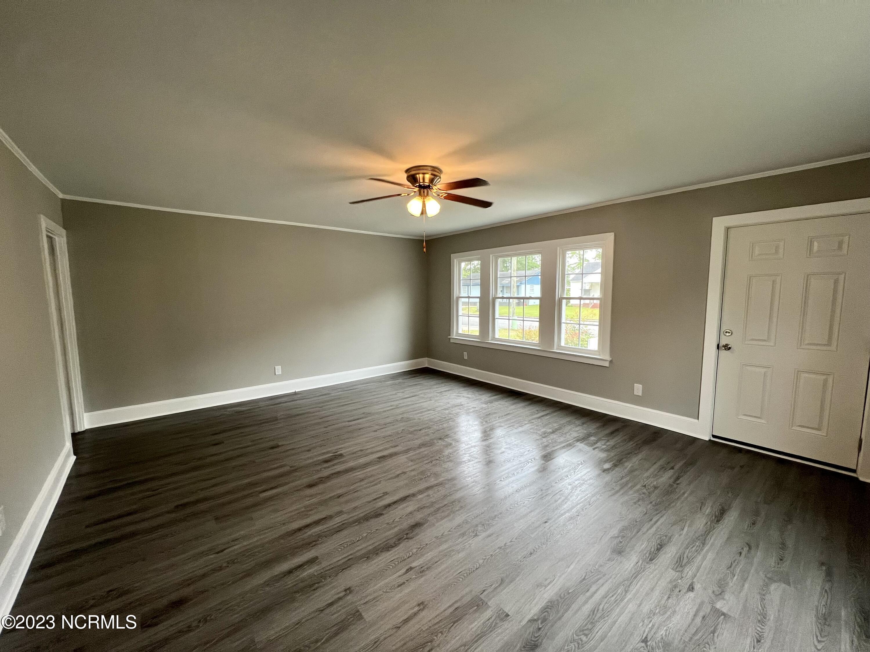 121 N Fairview Circle