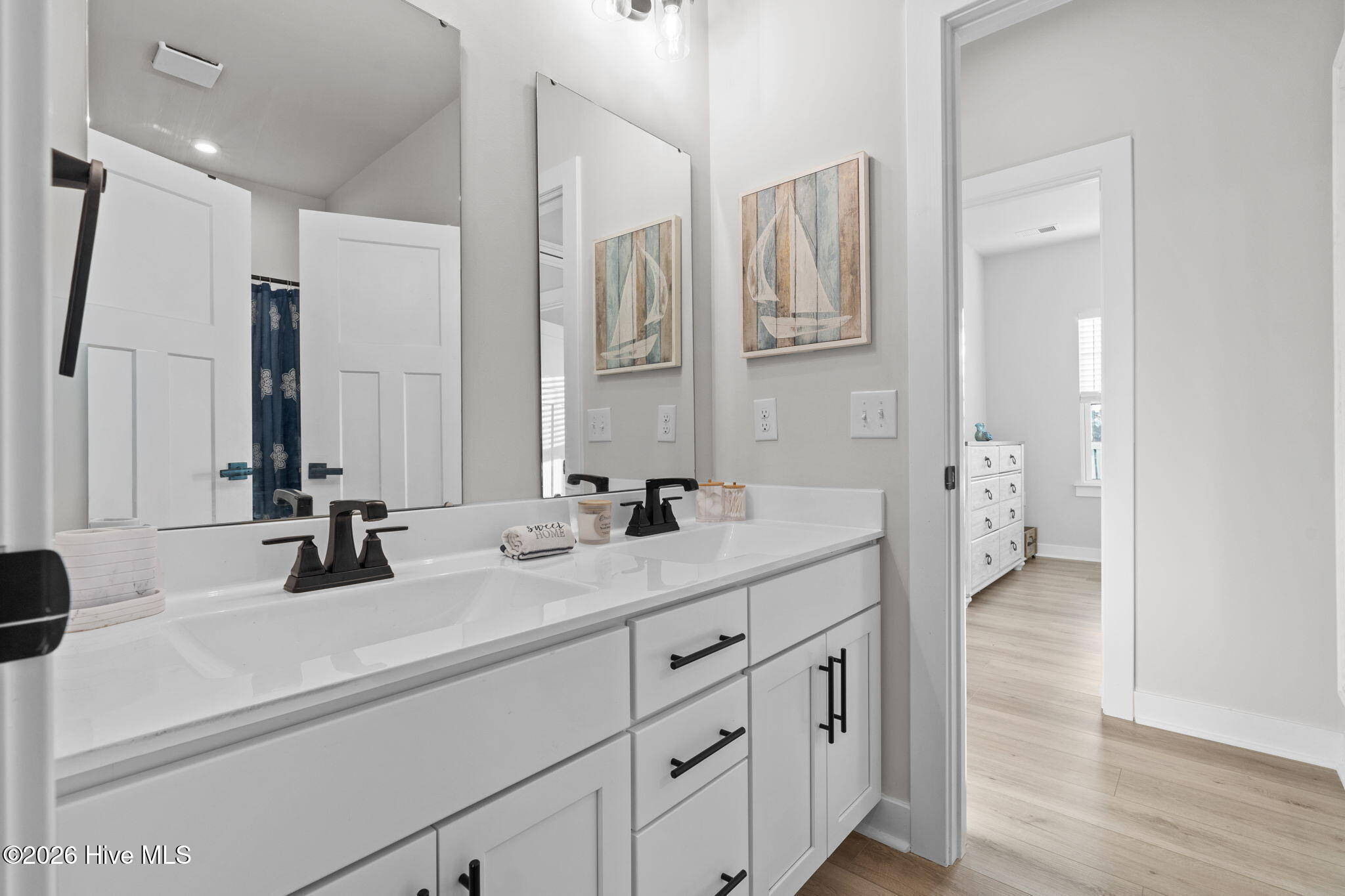 100550321 | Photo 29