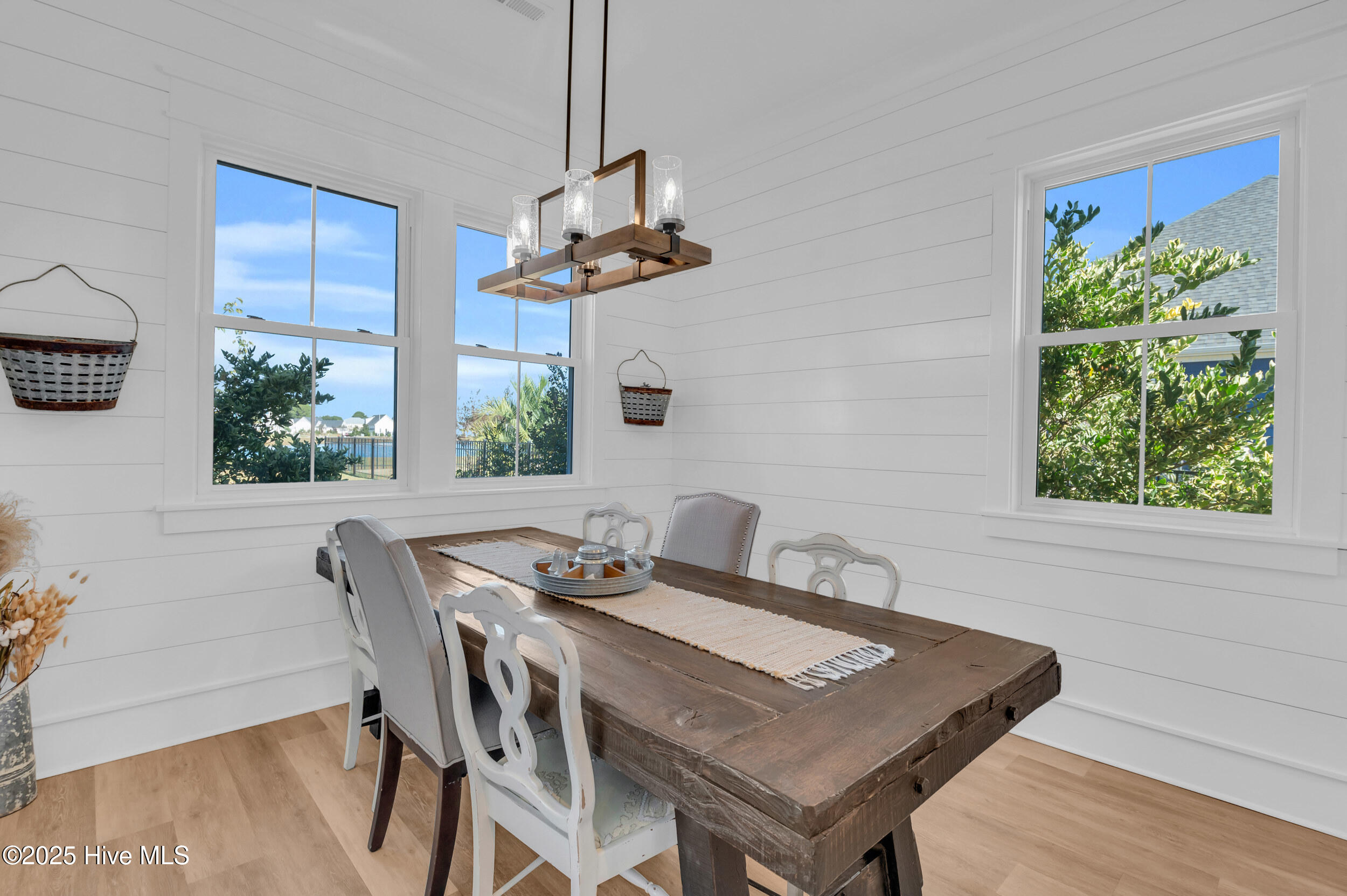 100543268 | Photo 22