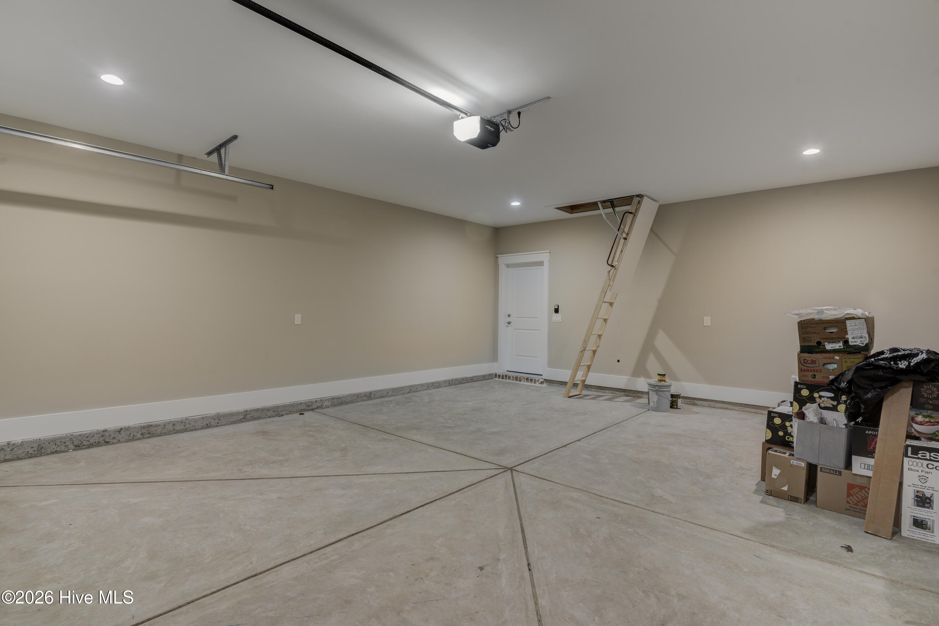 100563522 | Photo 53