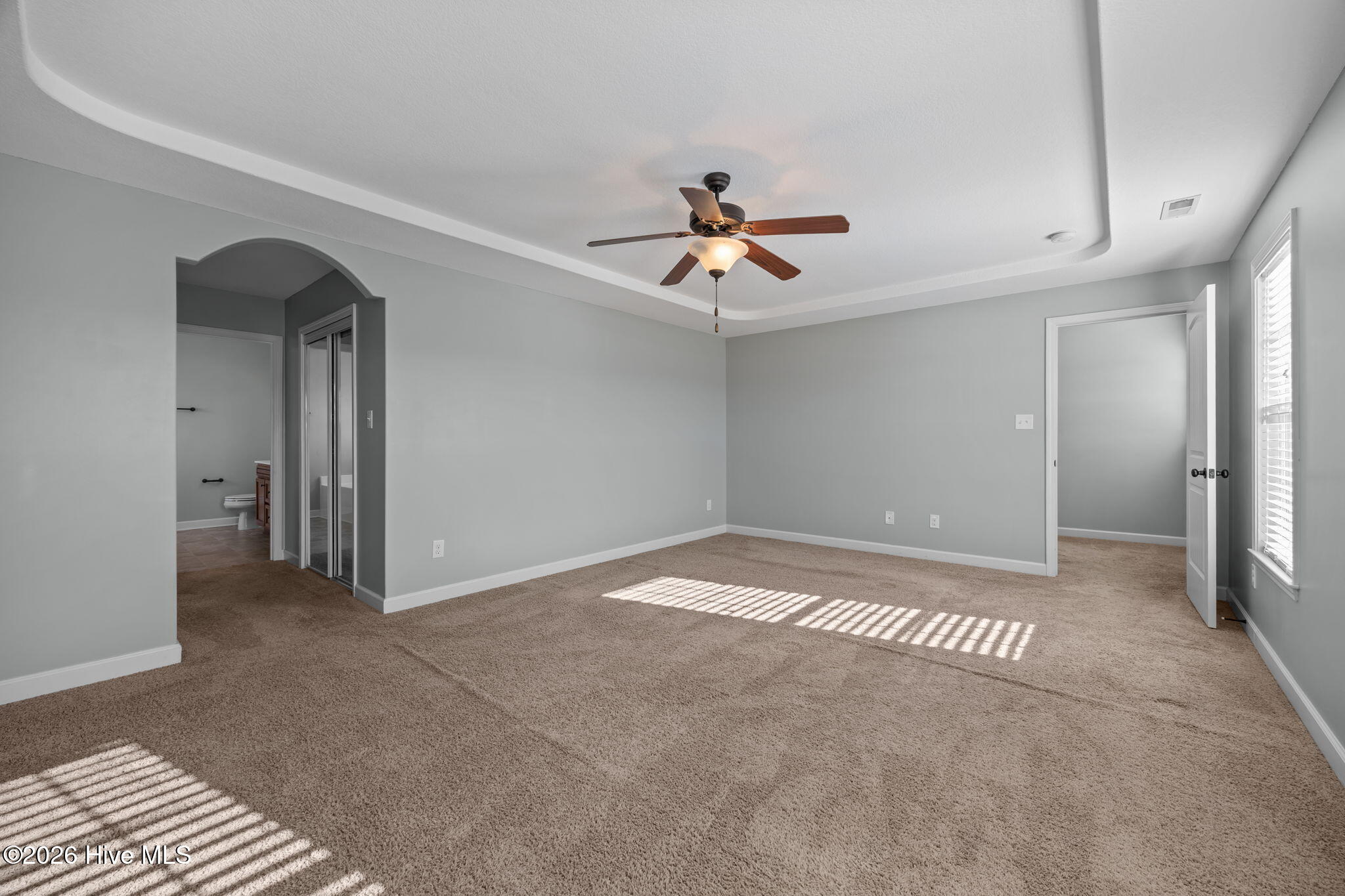 100560310 | Photo 23