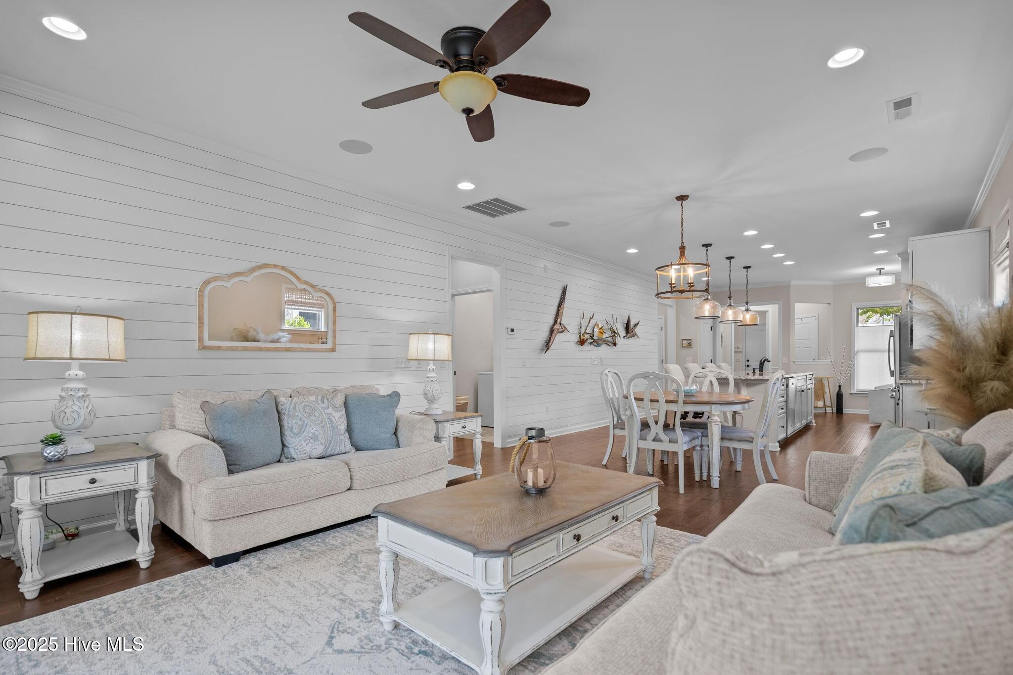 100528063 | Photo 20