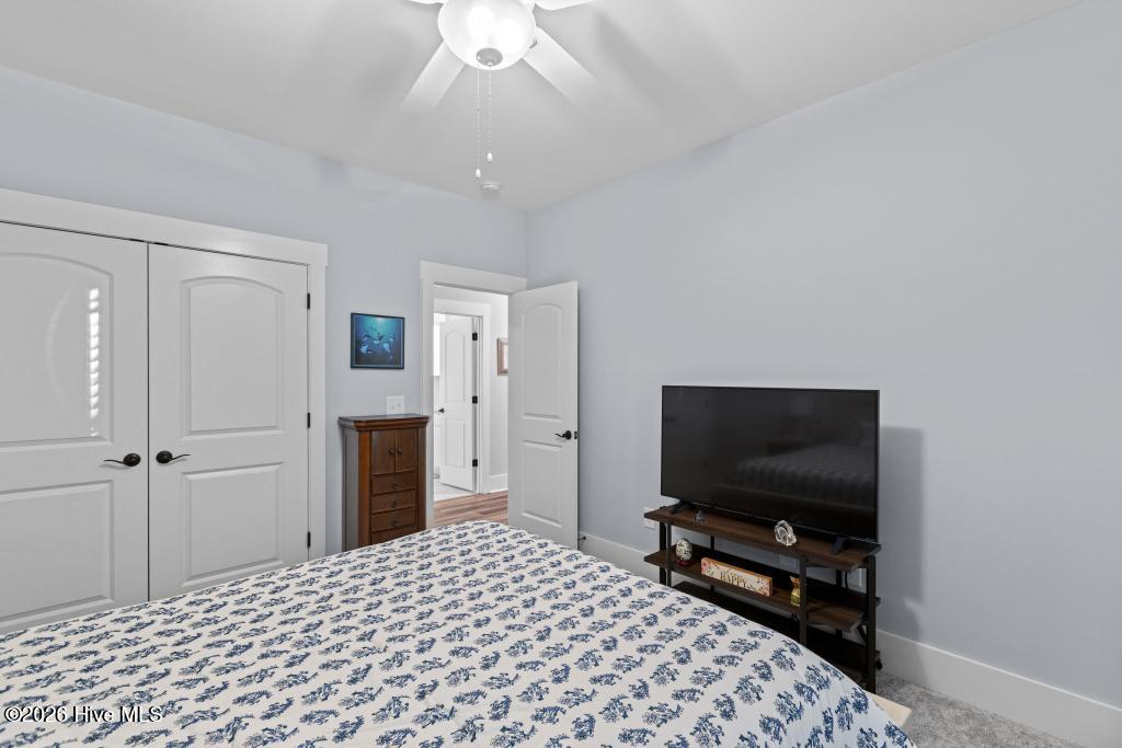 100569844 | Photo 45