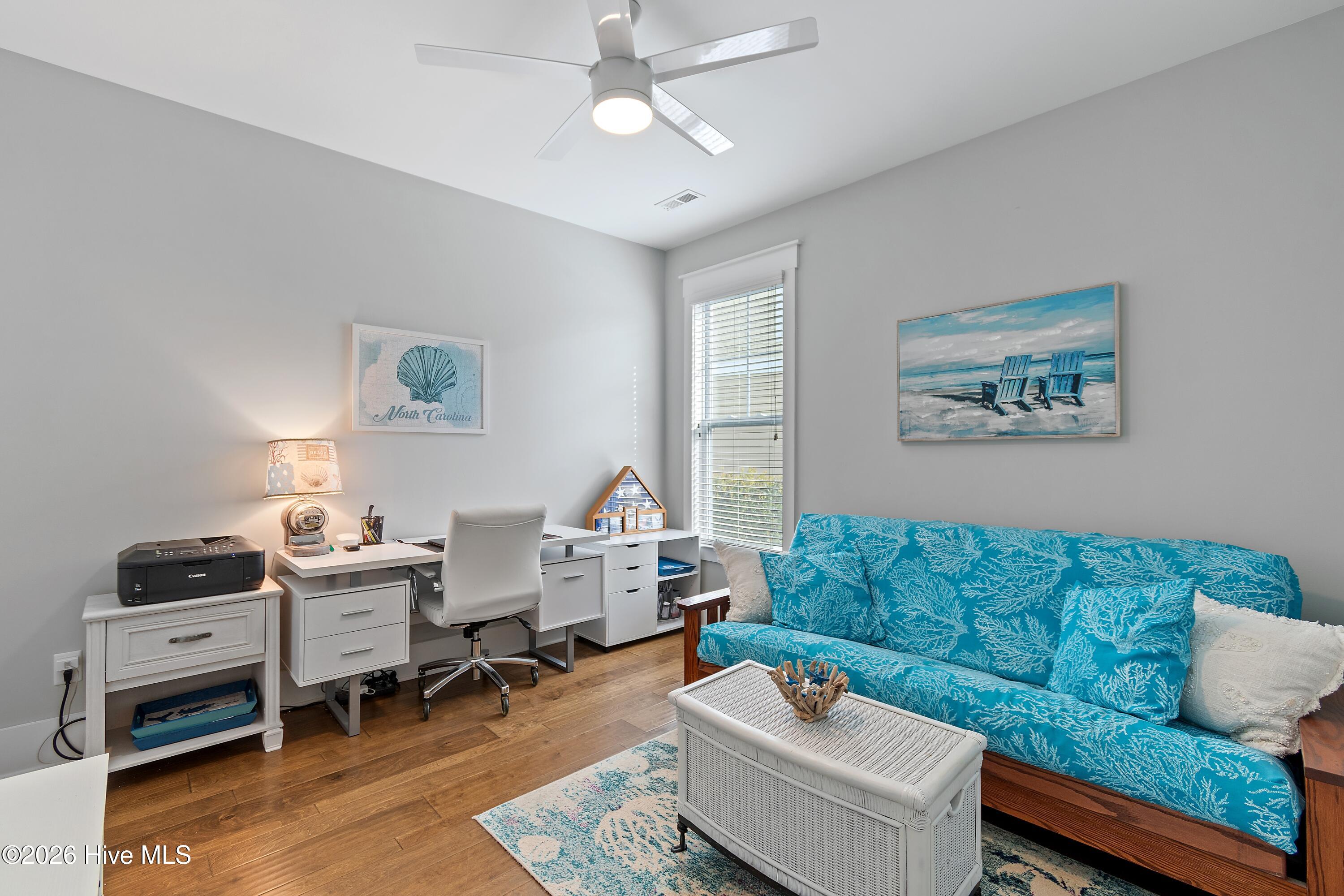 100561282 | Photo 38