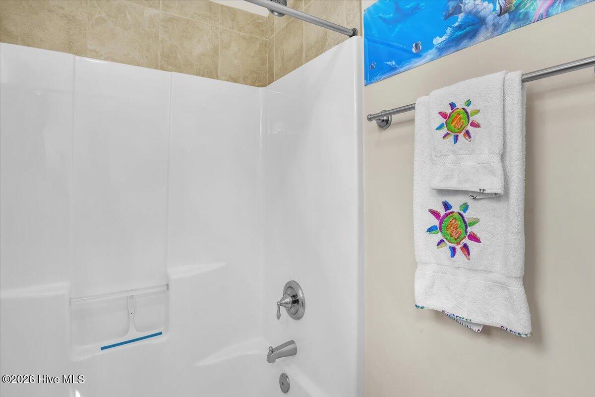 100556407 | Photo 56