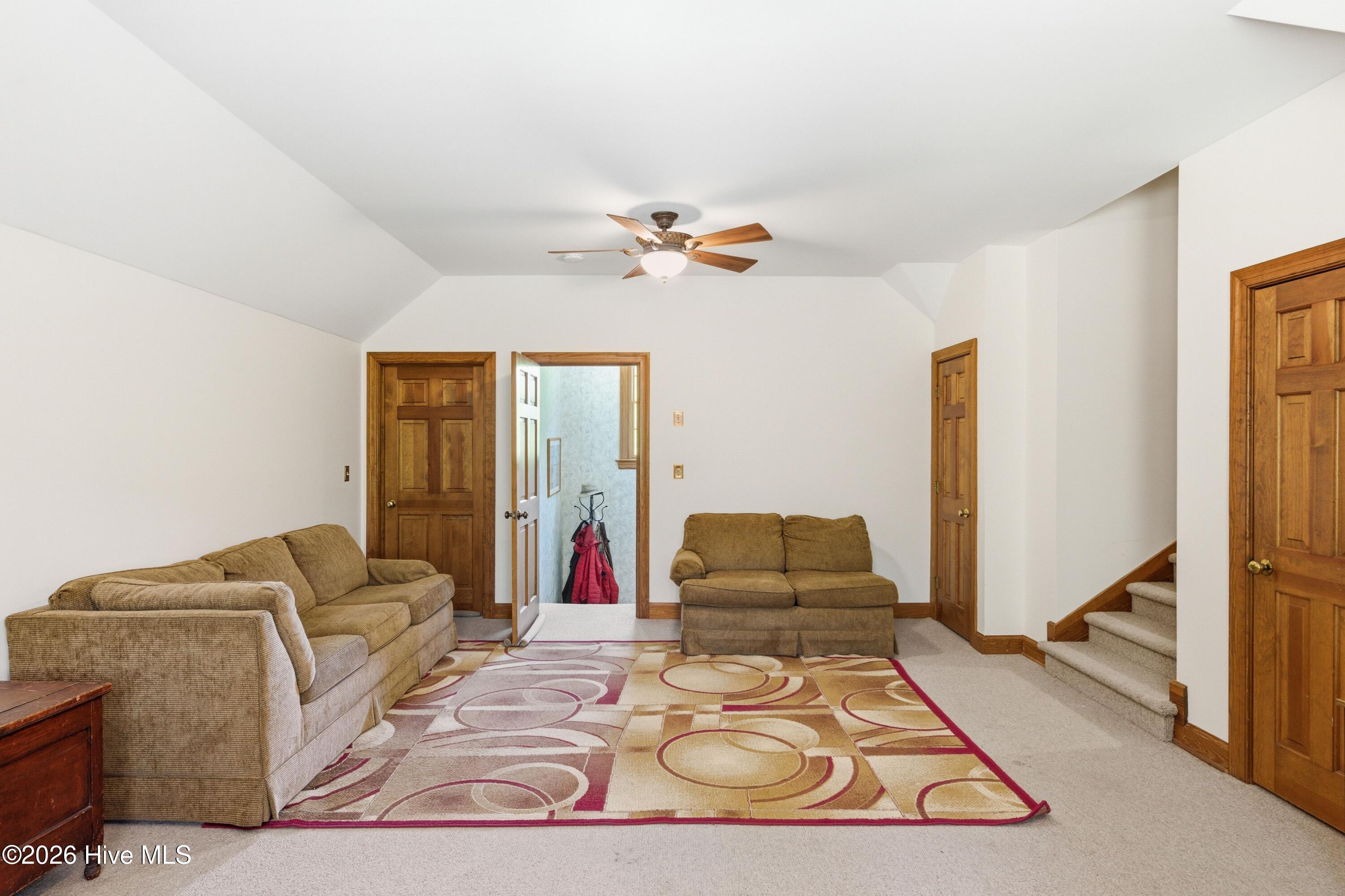 100566267 | Photo 33