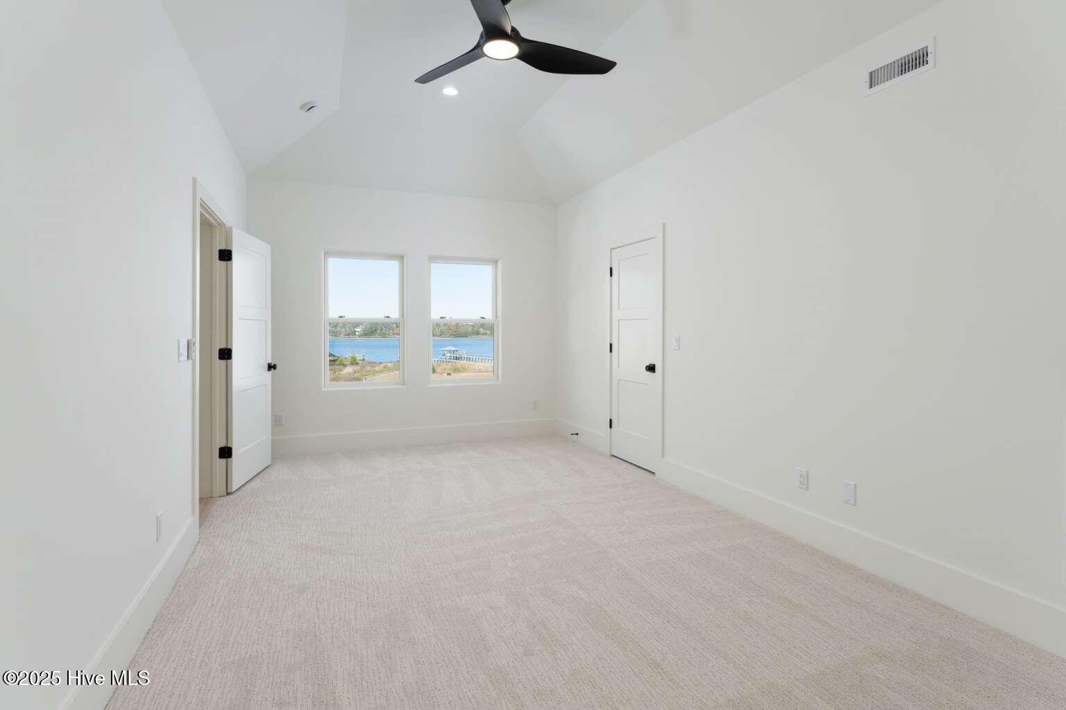 100541892 | Photo 32