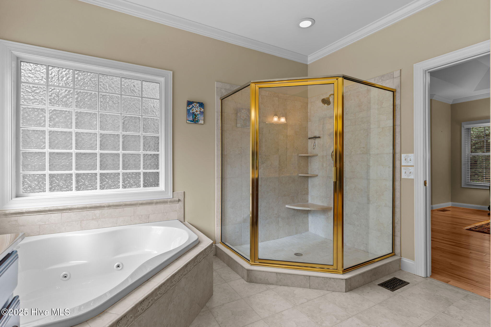 100524076 | Photo 27