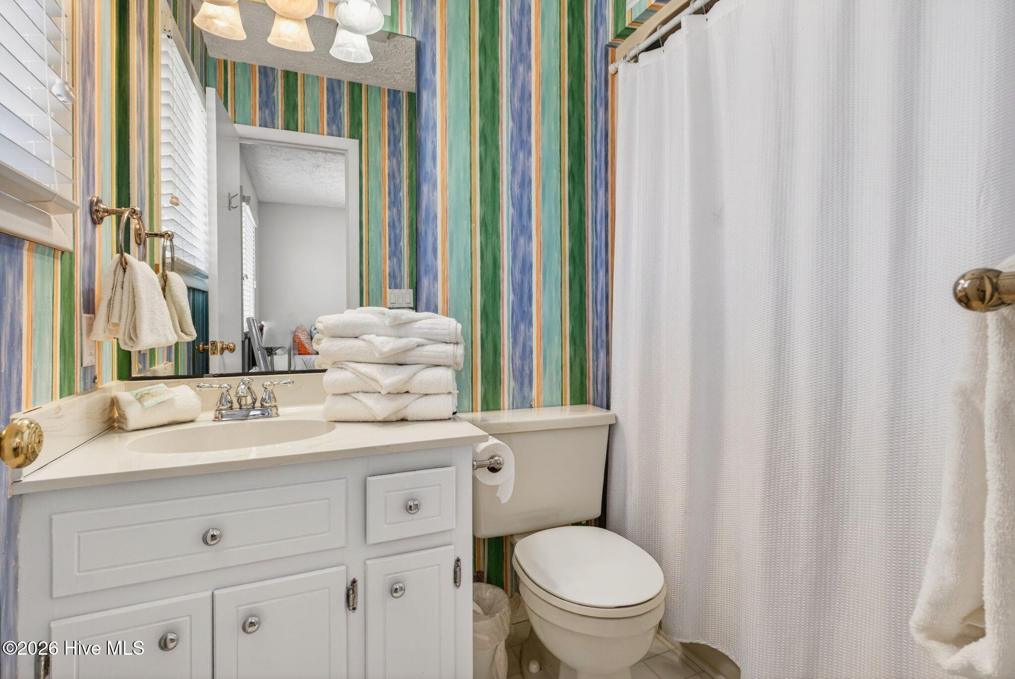 100566511 | Photo 40