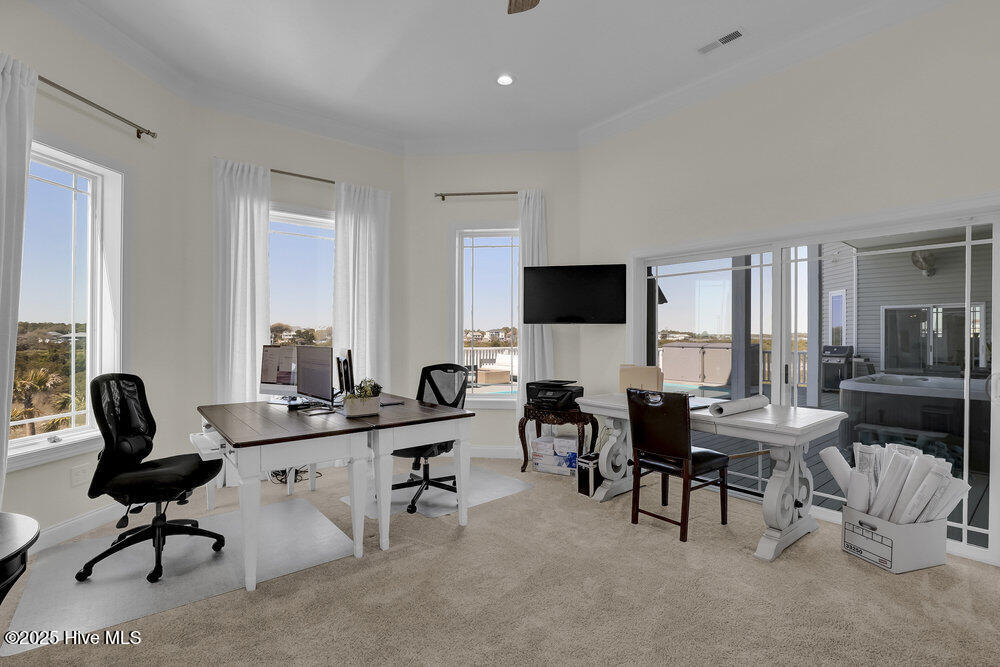 100499001 | Photo 31