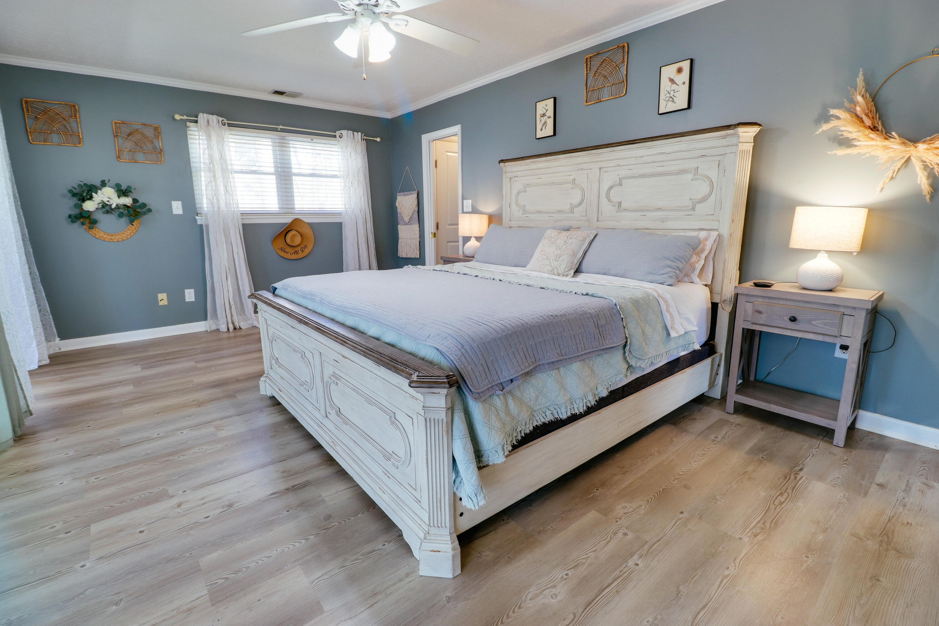 1061 Delaware Dr-21