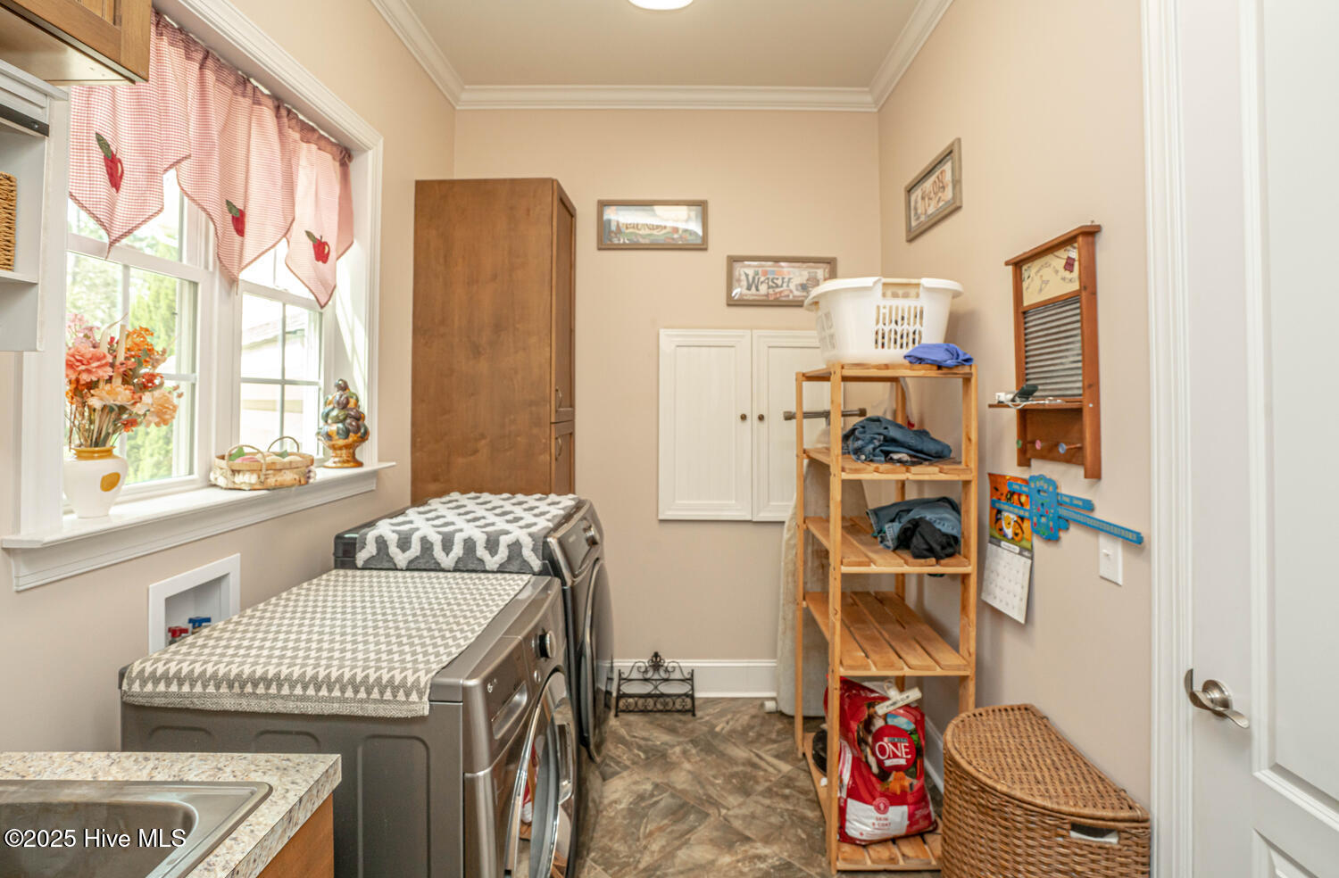 100534571 | Photo 53