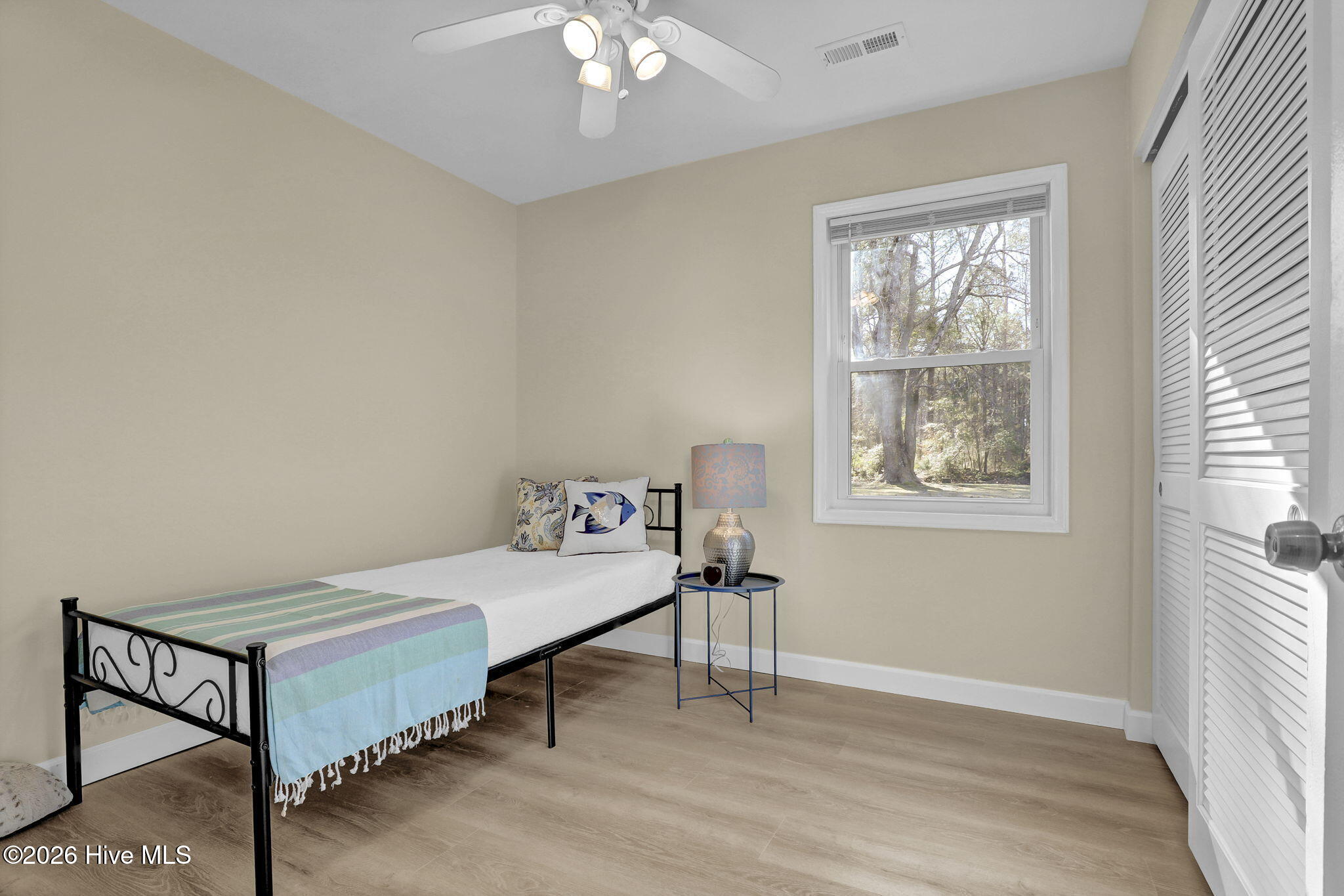 100548180 | Photo 21