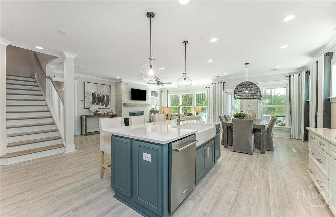 Pictures, photographs, colors, features, and sizes