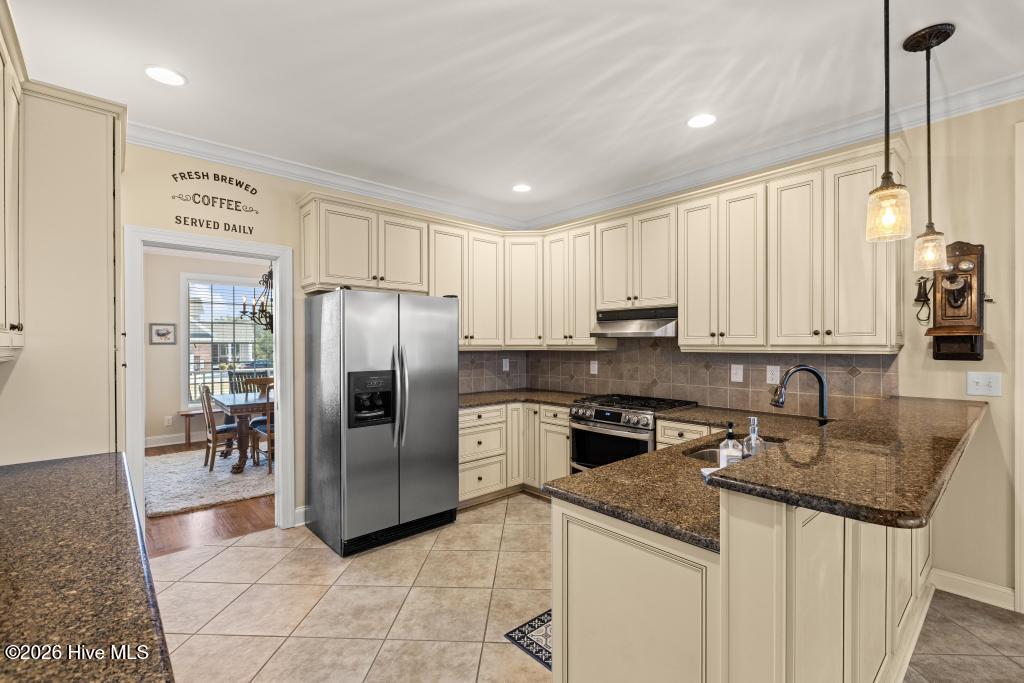 100570572 | Photo 15