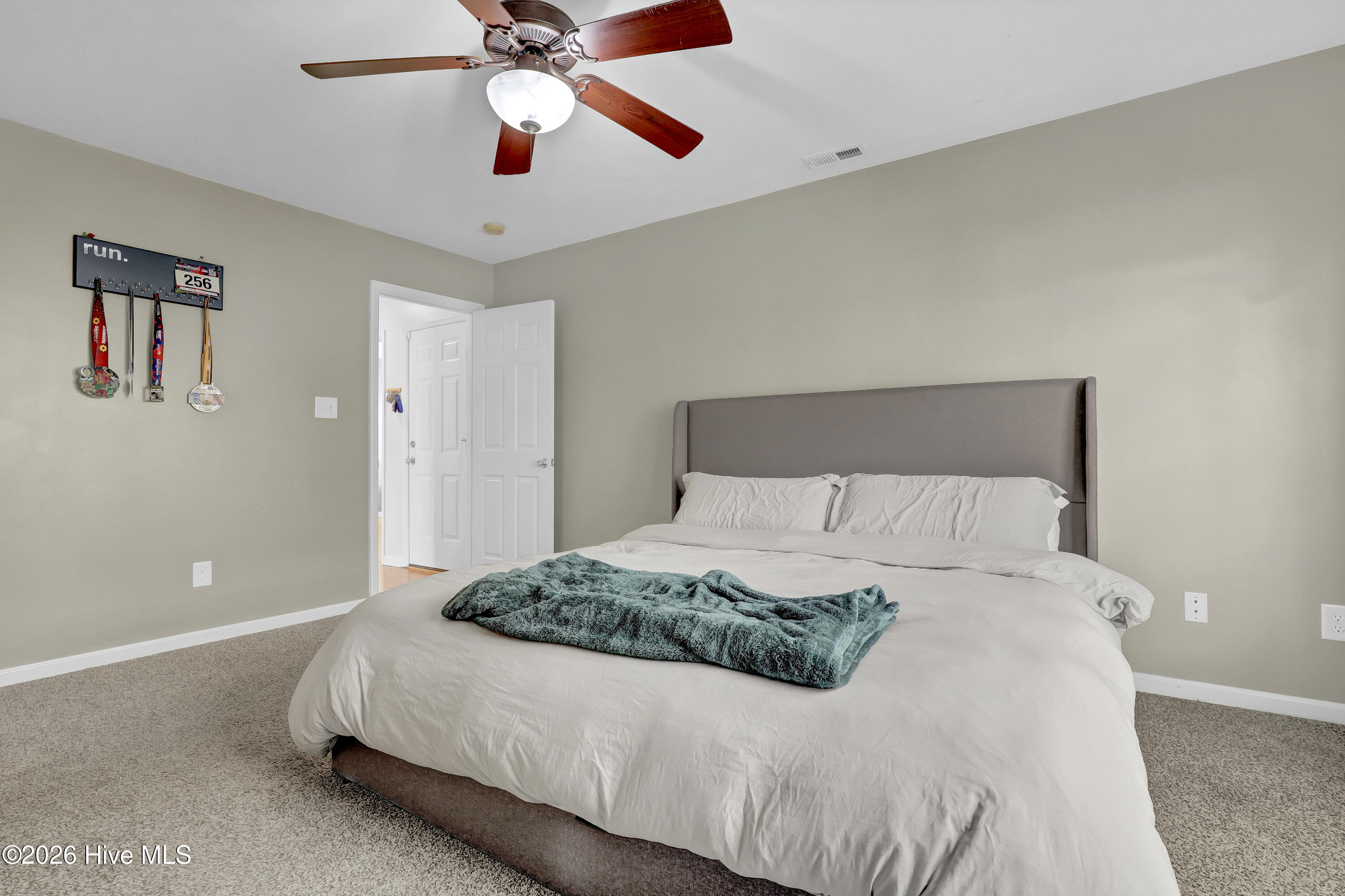 100548013 | Photo 15