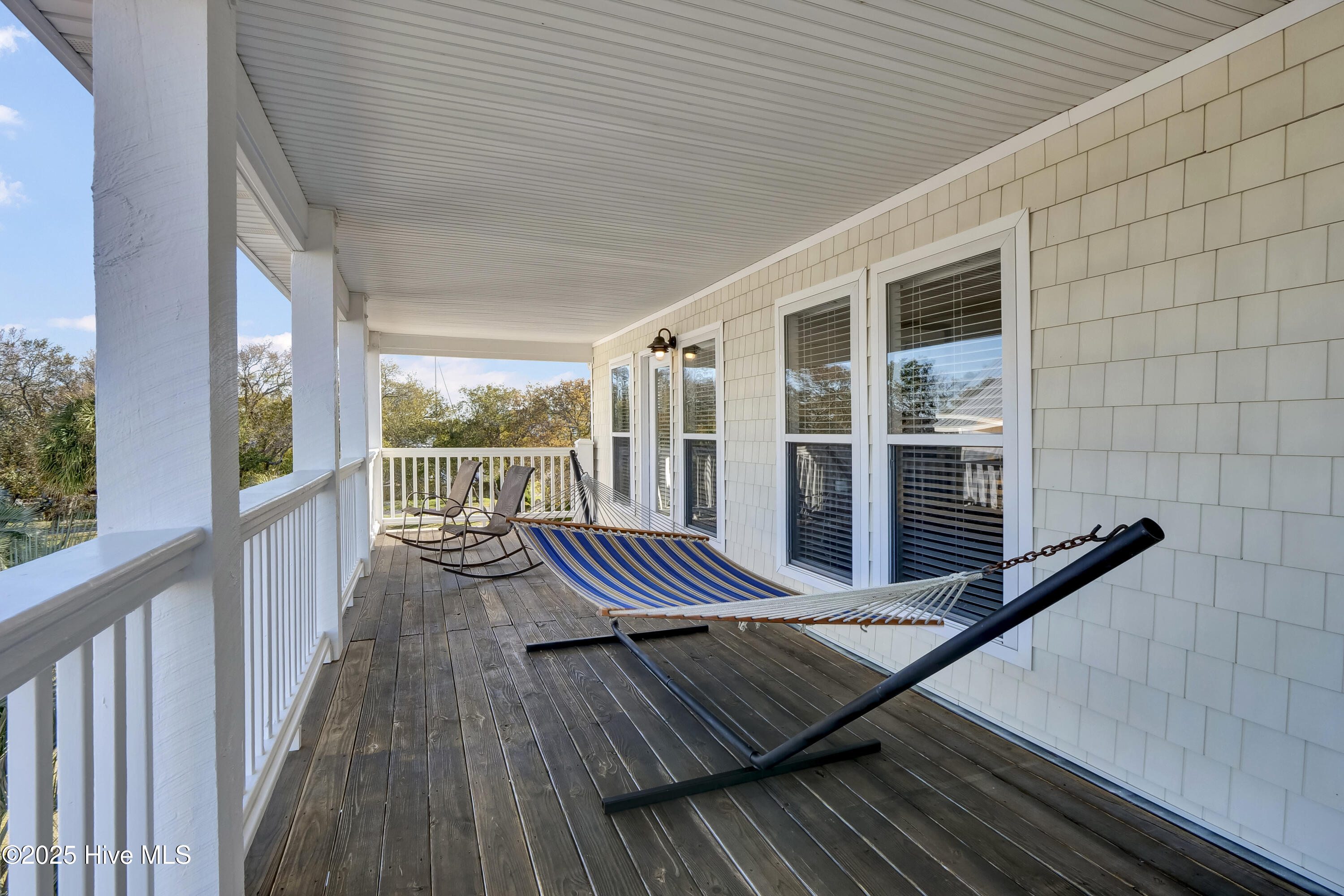 100497628 | Photo 30