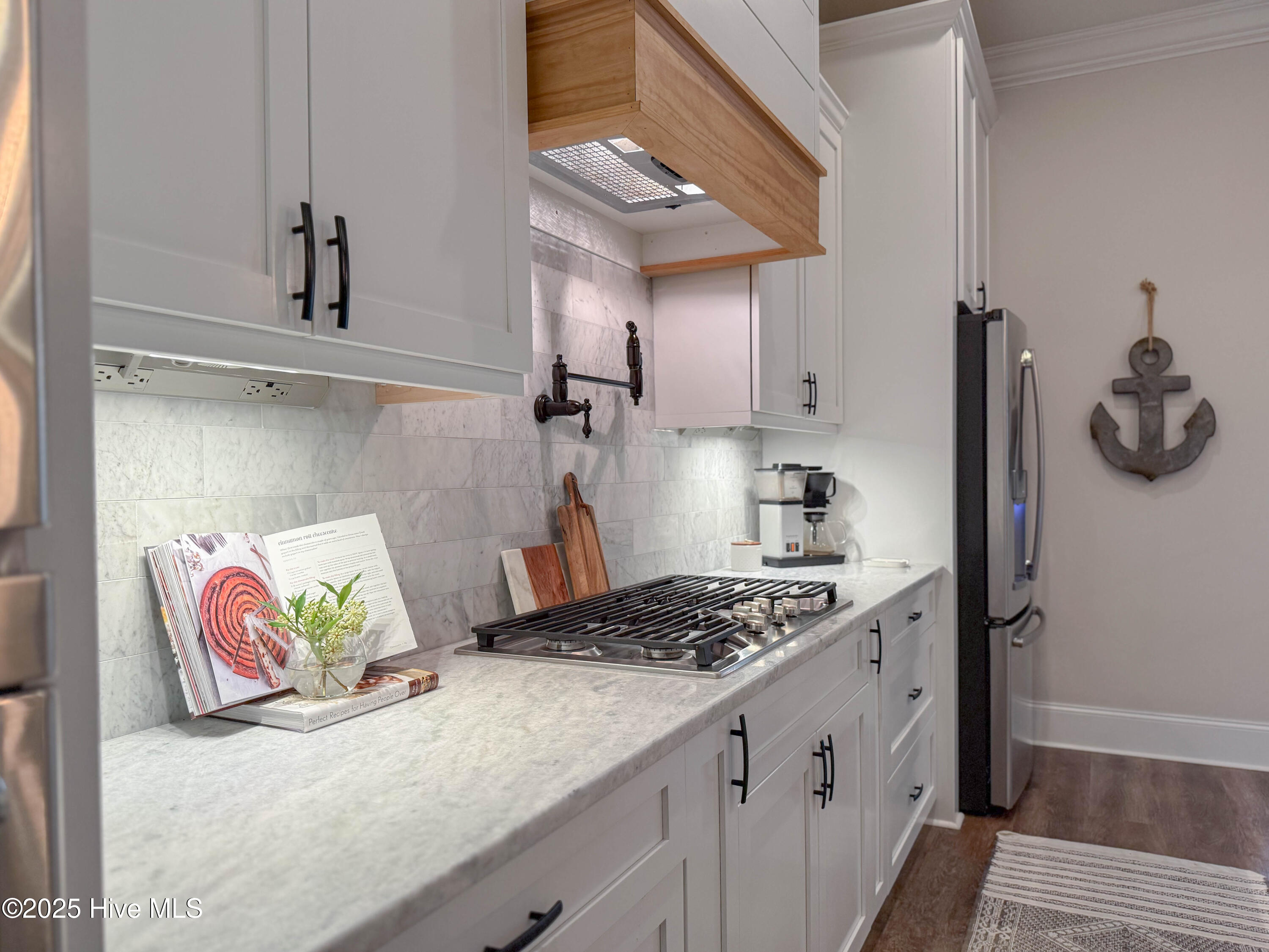 100556308 | Photo 22