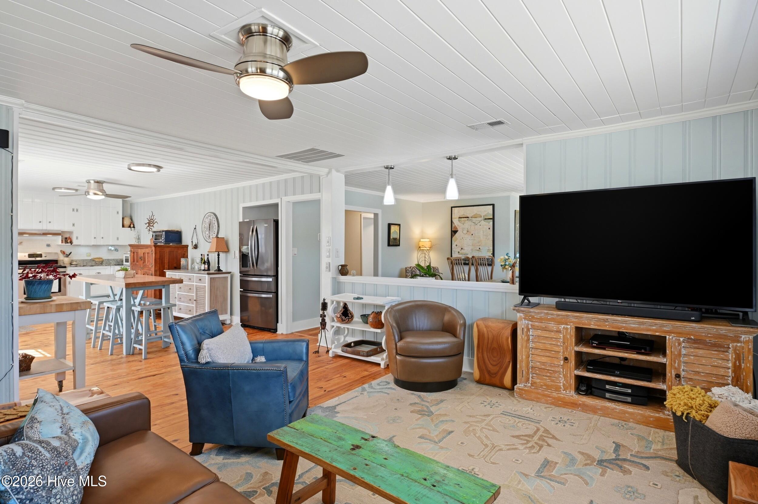 100570502 | Photo 10