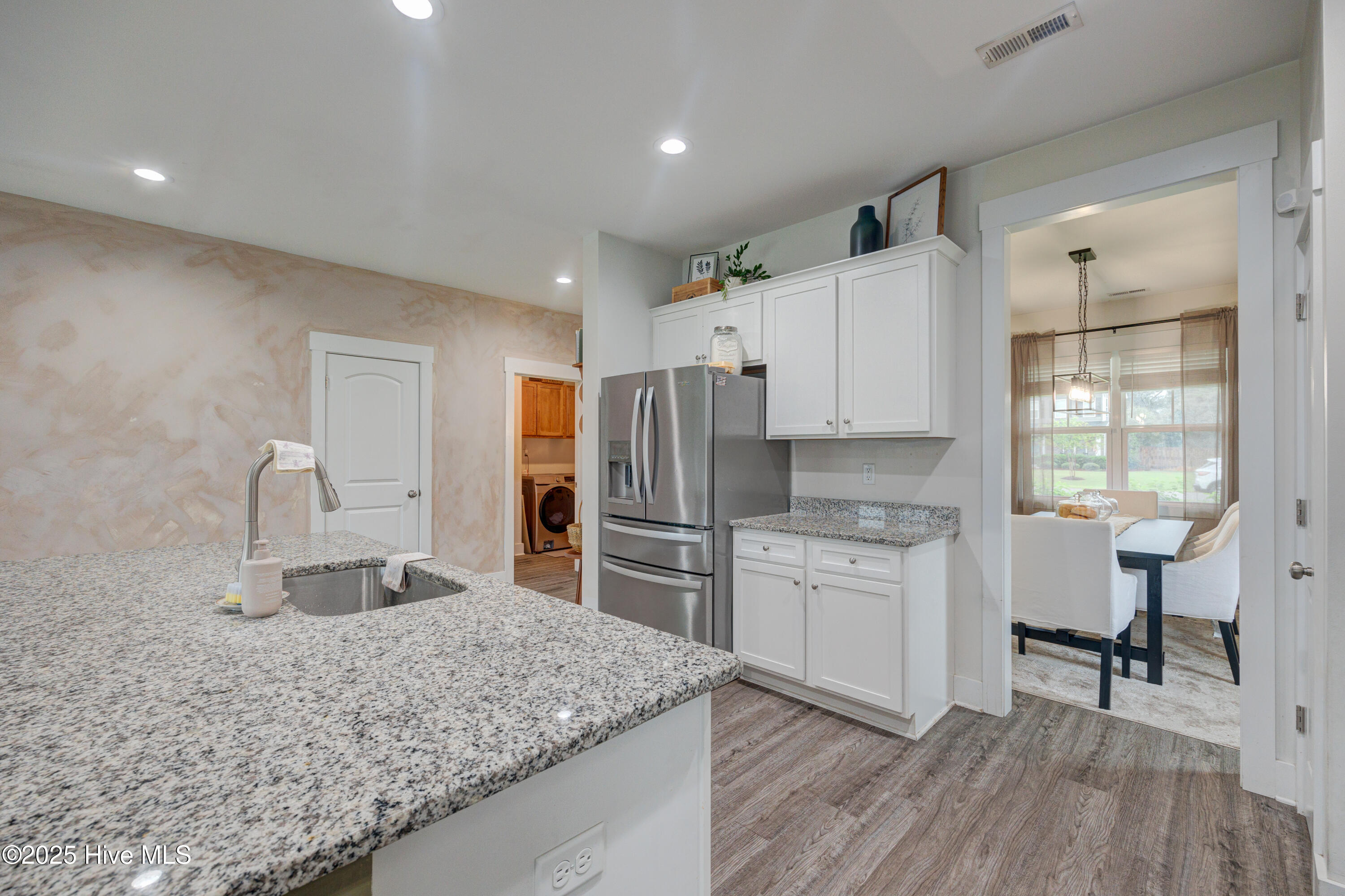 100534229 | Photo 19