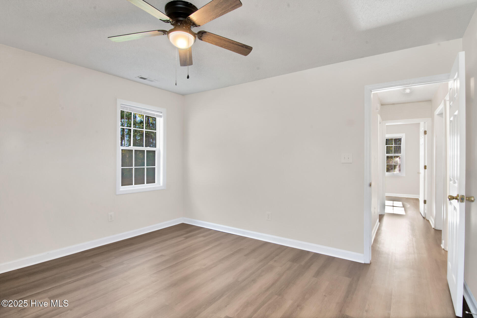 100545969 | Photo 12