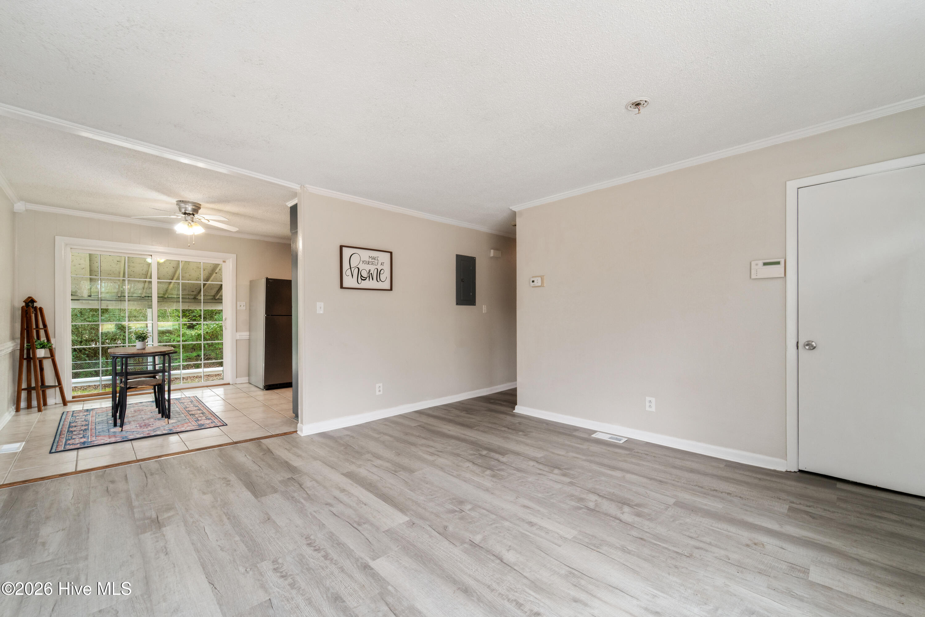 100551090 | Photo 15