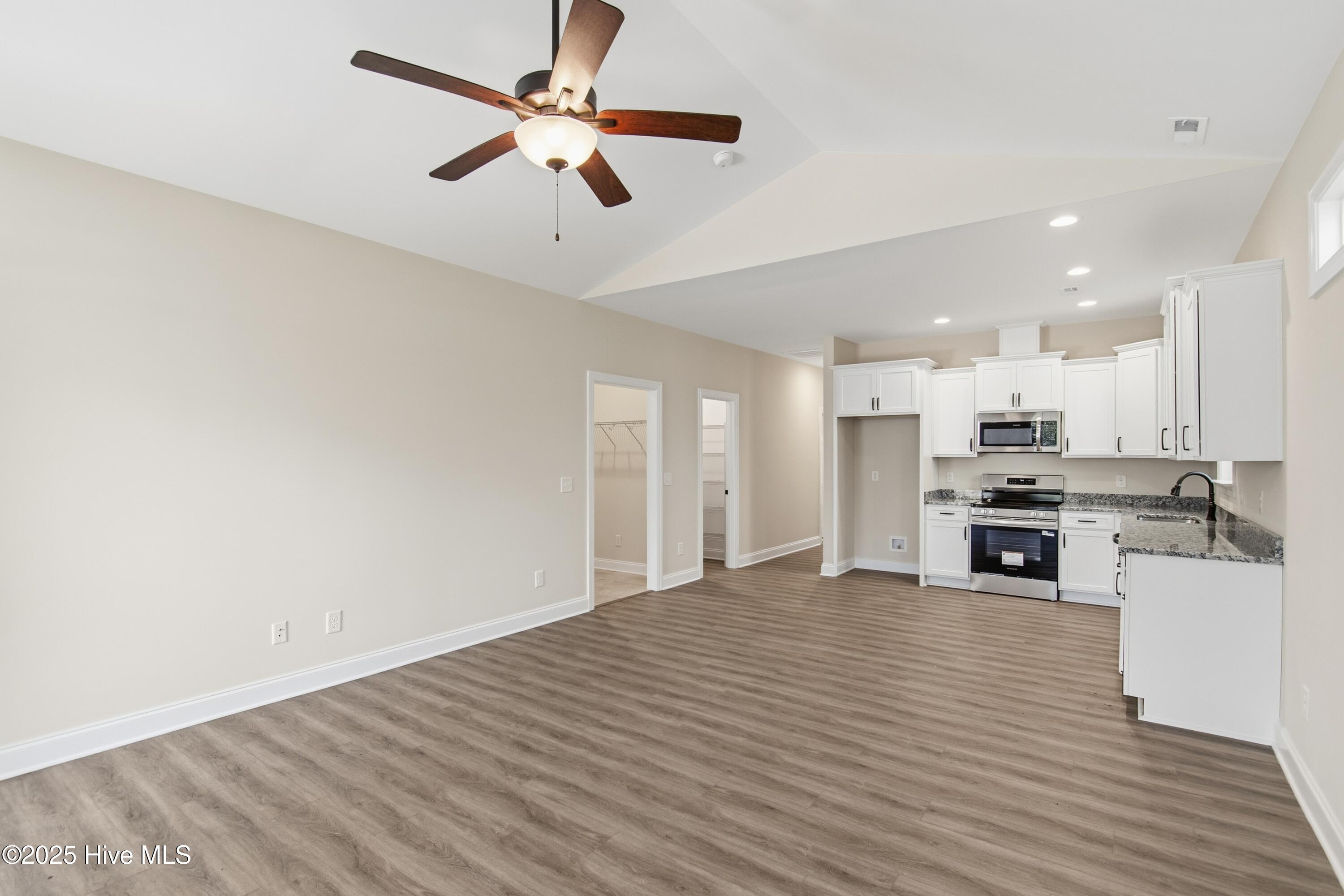 100505840 | Photo 17