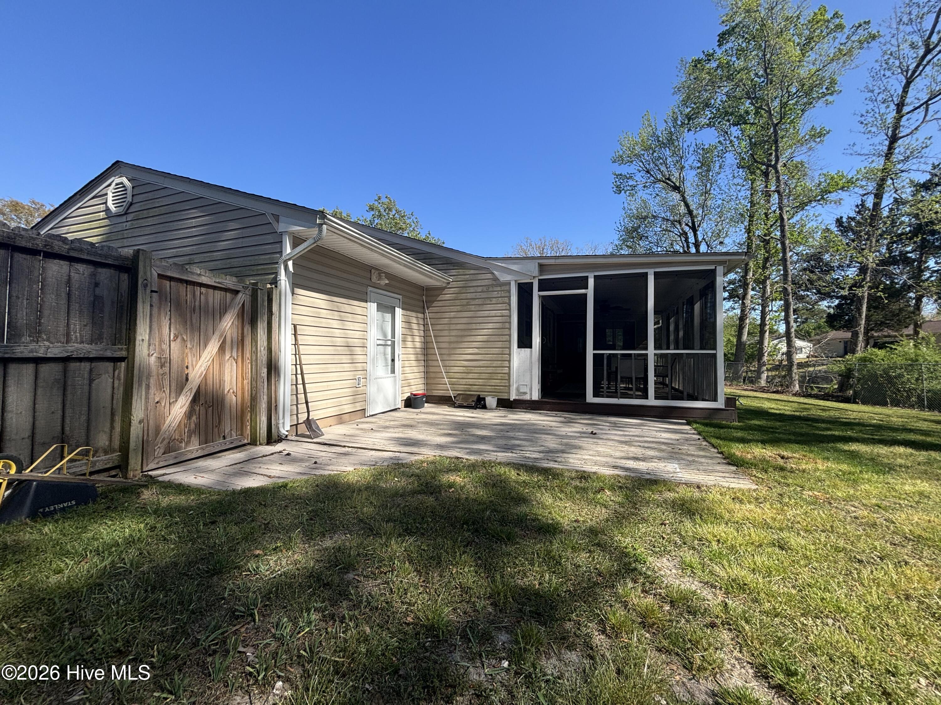 100565597 | Photo 16